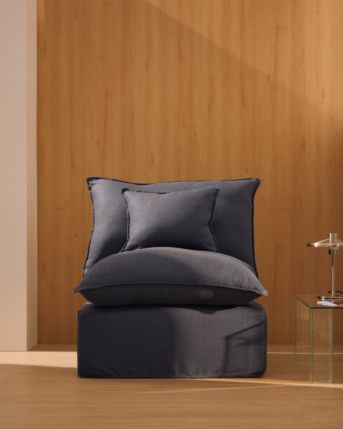 Sessel Anarela mit abnehmbarem Bezug aus Leinen und Viskose in Dunkelgrau, 110 cm, FSC Mix Credit in Dunkelgrau präsentiert im Onlineshop von KAQTU Design AG. Sessel ist von Kave Home