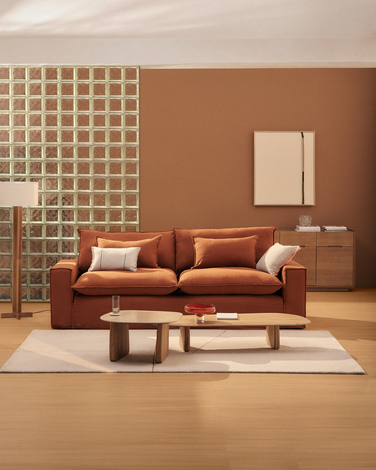 2-Sitzer-Sofa Anarela mit abnehmbarem Bezug aus 100 % Leinen in Terrakotta, 240 cm, FSC Mix Credit in Terrakotta präsentiert im Onlineshop von KAQTU Design AG. 2er Sofa ist von Kave Home