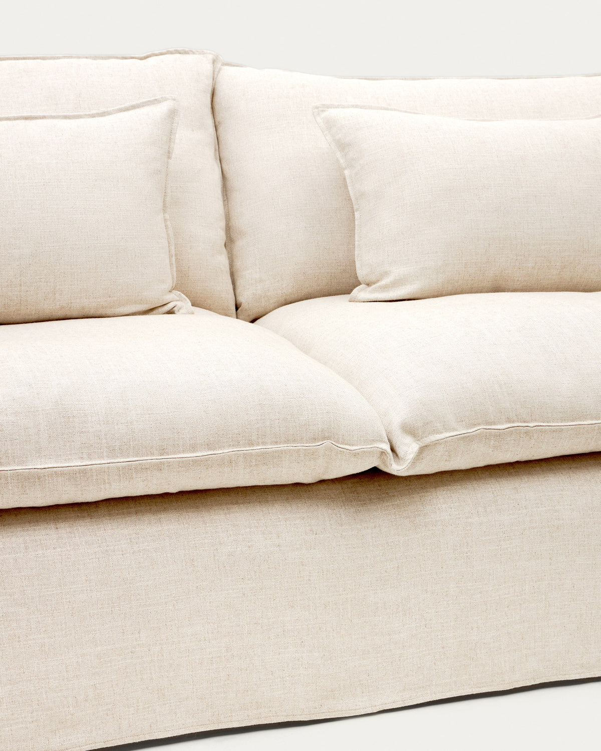 2-Sitzer-Sofa Anarela mit abnehmbarem Bezug aus Leinen und Viskose in Beige, 220 cm, FSC Mix Credit in Beige präsentiert im Onlineshop von KAQTU Design AG. 2er Sofa ist von Kave Home