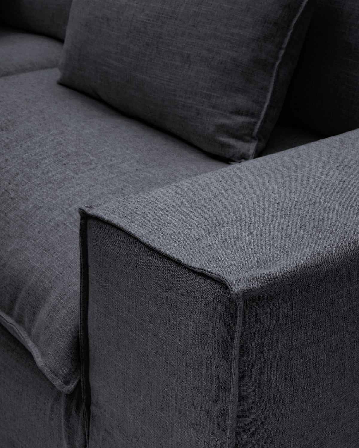 2-Sitzer-Sofa Anarela mit abnehmbarem Bezug aus Leinen und Viskose in Dunkelgrau, 220 cm, FSC Mix Credit in Dunkelgrau präsentiert im Onlineshop von KAQTU Design AG. 2er Sofa ist von Kave Home