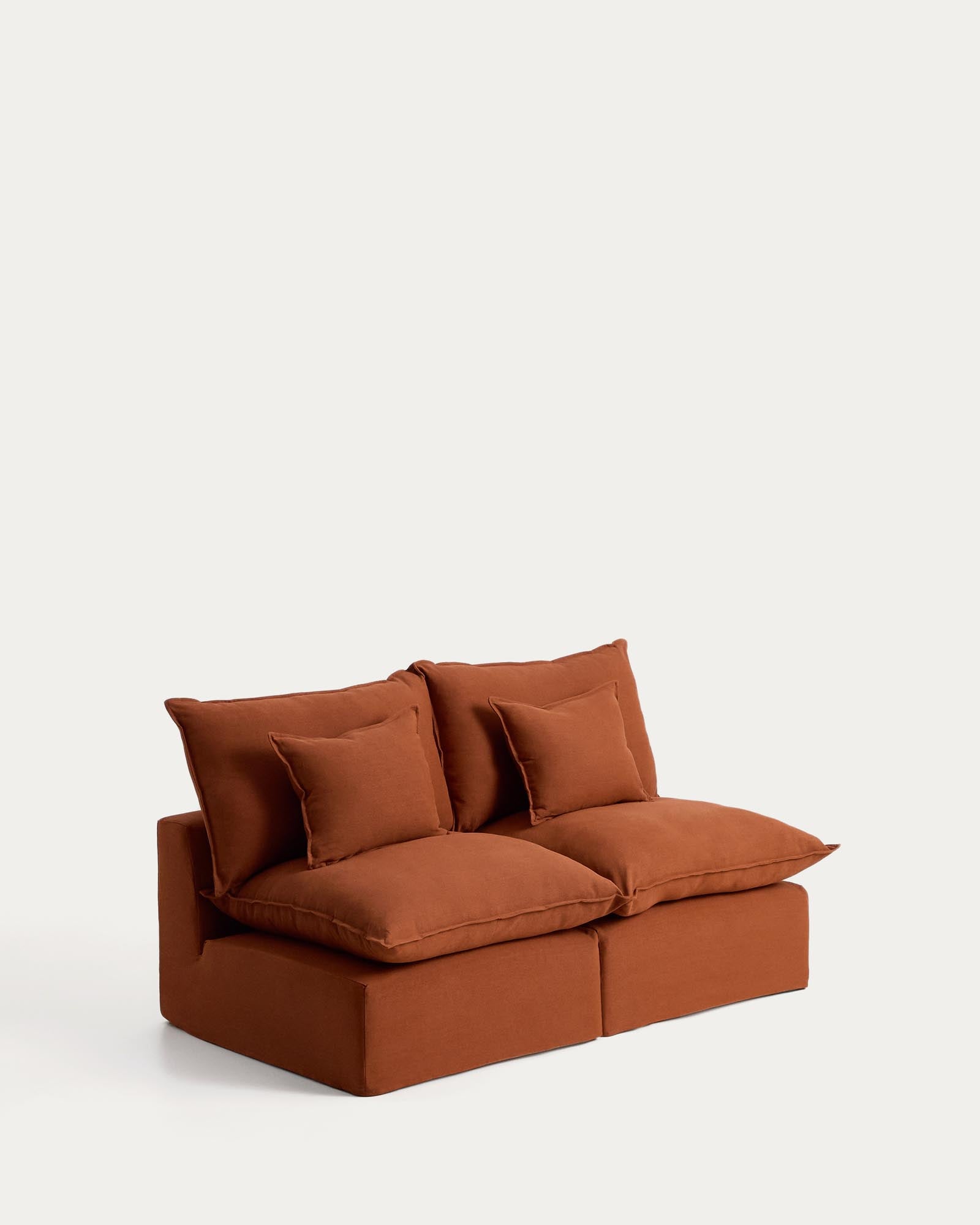 Stylisches 2-Sitzer-Modularsofa Anarela in Terrakotta, gefertigt aus hochwertigem Leinen mit abnehmbarem Bezug, perfekt für gemütliche Wohnbereiche.