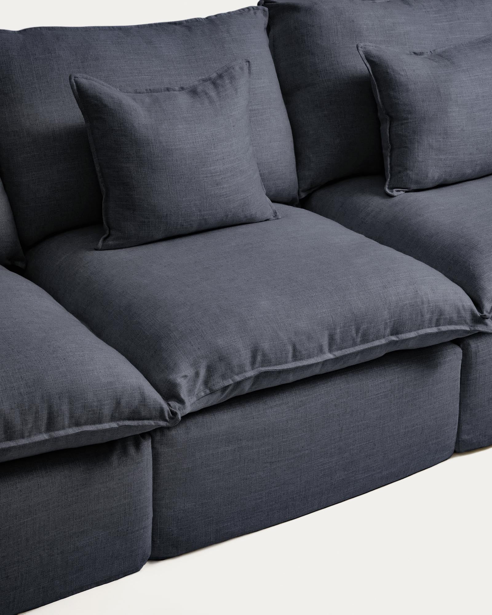 Modulares 3-Sitzer-Sofa Anarela in dunklem Grau, mit abnehmbarem Bezug aus Leinen und Viskose, perfekt für moderne Wohnkonzepte.