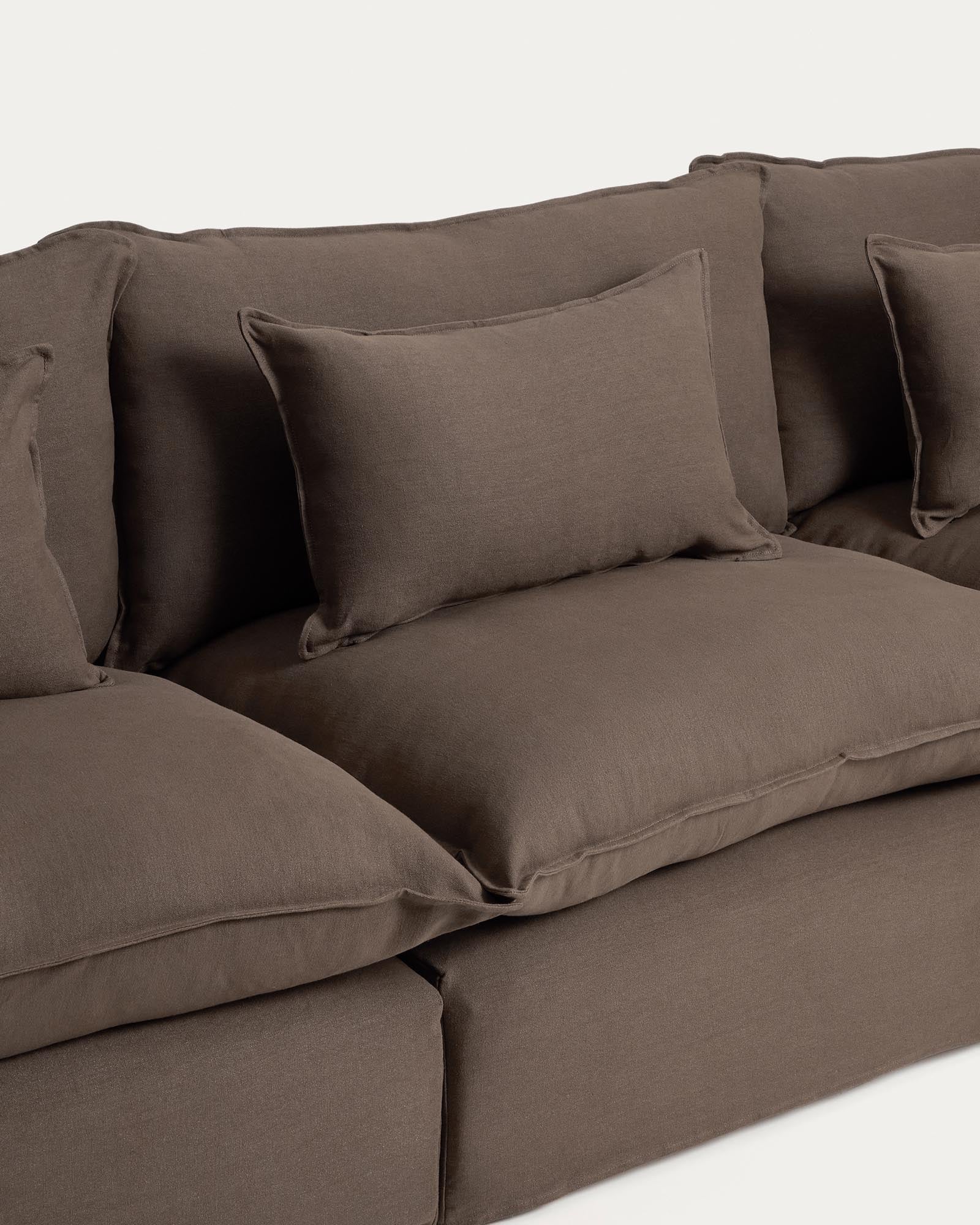 Modulares 6-Sitzer-Ecksofa Anarela in Taupe, mit abnehmbarem Leinenbezug, perfekt für gemütliche Zusammenkünfte und modernes Wohndesign.
