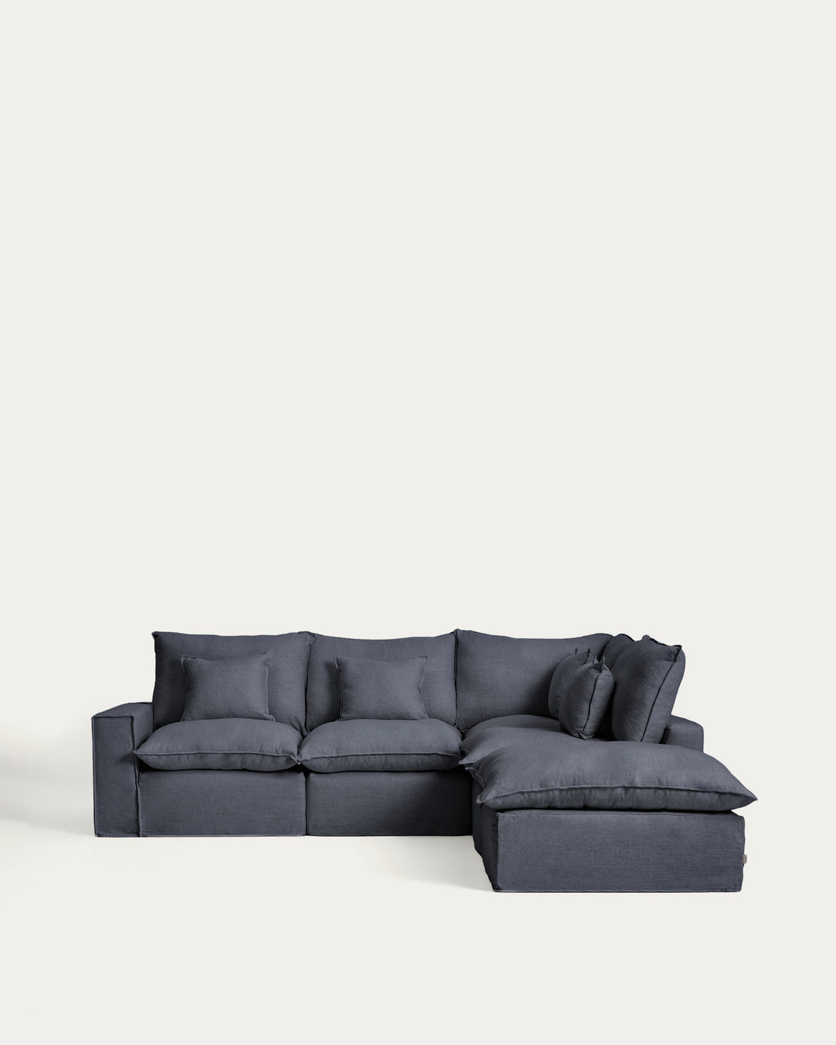 Modulares 4-Sitzer-Ecksofa Anarela mit abnehmbarem Bezug aus Leinen und Viskose in Dunkelgrau, 307 x 287 cm, FSC Mix Credit in Dunkelgrau präsentiert im Onlineshop von KAQTU Design AG. 4er Sofa ist von Kave Home