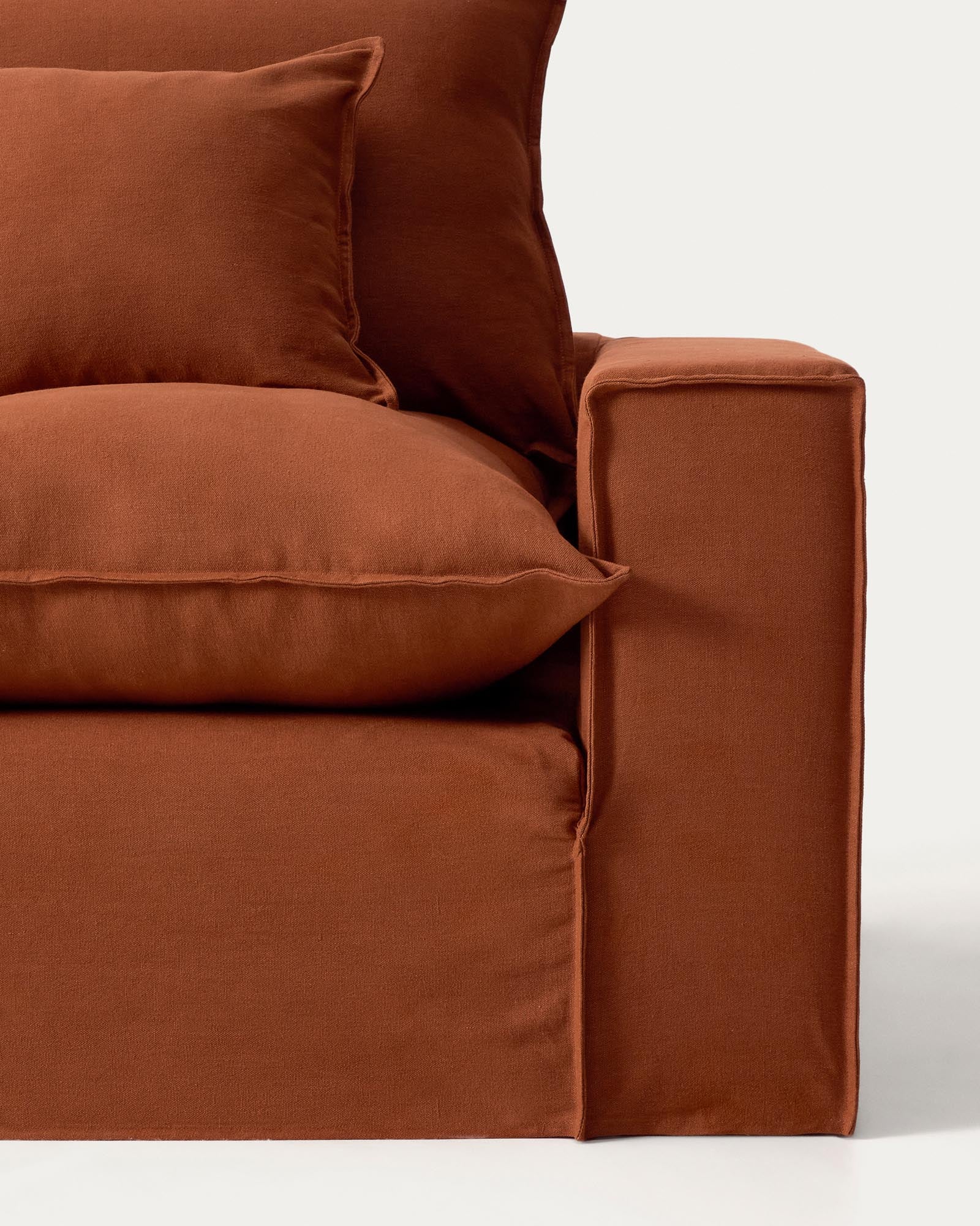 Elegantes modulares Ecksofa in Terrakotta, ideal für 6 Personen, mit abnehmbarem Leinenbezug und FSC-zertifiziertem Holzrahmen.