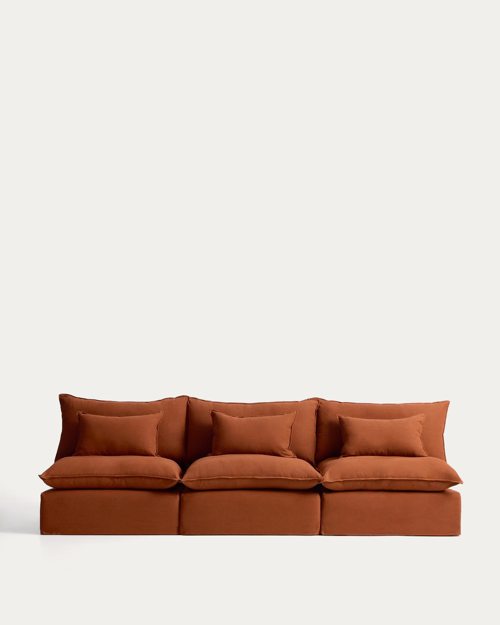 5-Sitzer-Modularsofa Anarela mit abnehmbarem Bezug aus Leinen in Terrakotta, 330 cm, FSC Mix Credit in Terrakotta präsentiert im Onlineshop von KAQTU Design AG. 5er Sofa ist von Kave Home