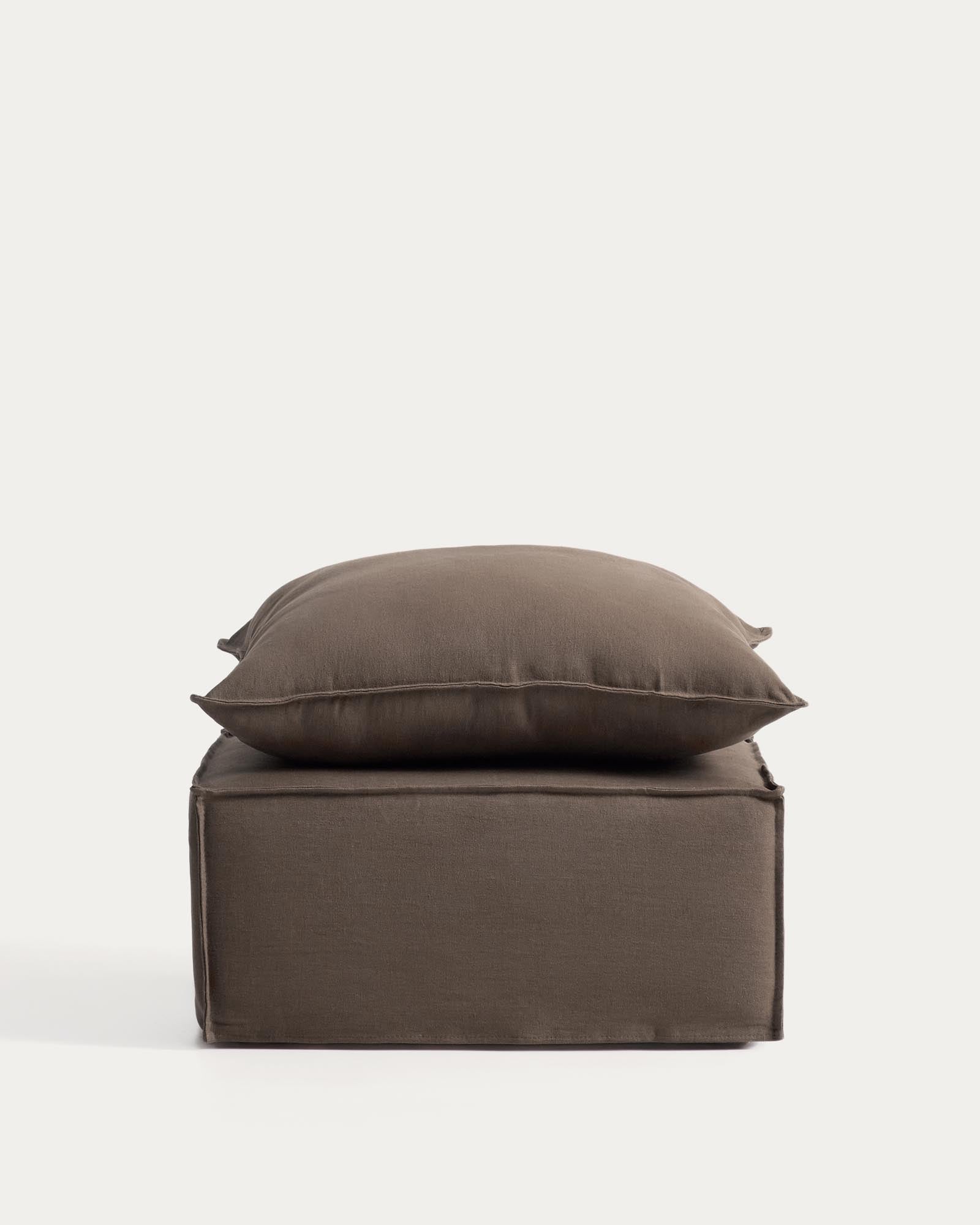 Fussablage Anarela mit abnehmbarem Bezug und Kissen aus Leinen in Taupe, 80 x 80 cm, FSC Mix Credit in Taupe präsentiert im Onlineshop von KAQTU Design AG. Pouf ist von Kave Home