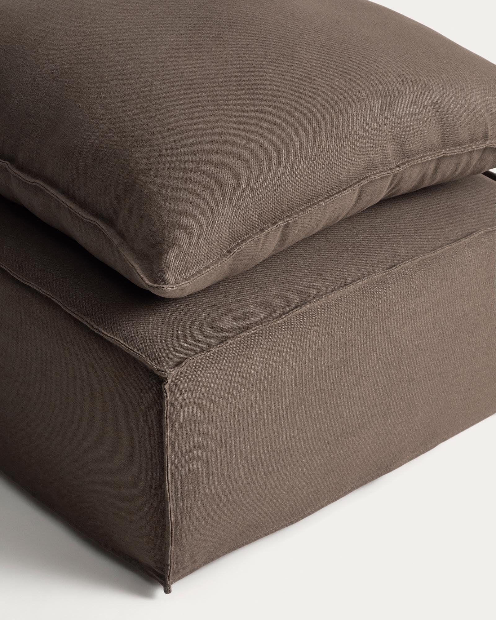 Elegante Fussablage Anarela in Taupe, 80 x 80 cm, mit abnehmbarem Leinenbezug und Kissen, ideal für stilvolle Wohnräume.
