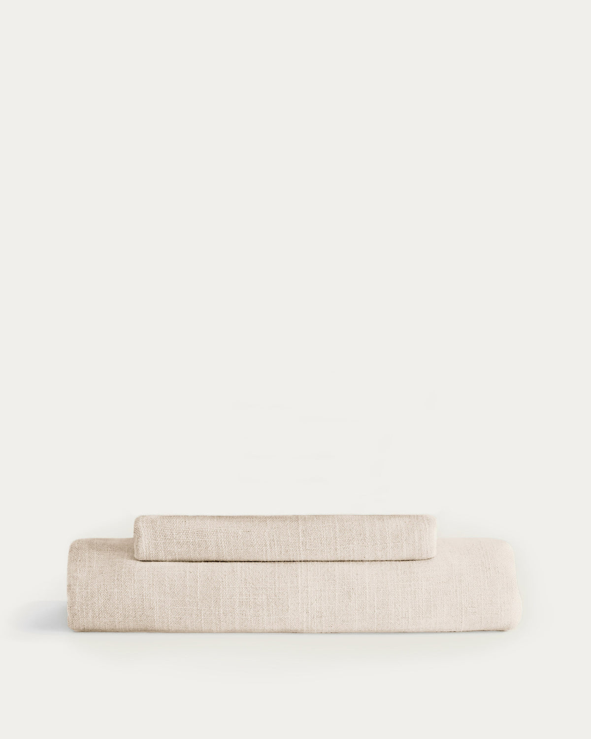 Bezug für Fussablage Anarela aus Leinen in Beige 80 x 80 cm in Beige präsentiert im Onlineshop von KAQTU Design AG. Ottoman-Zubehör ist von Kave Home