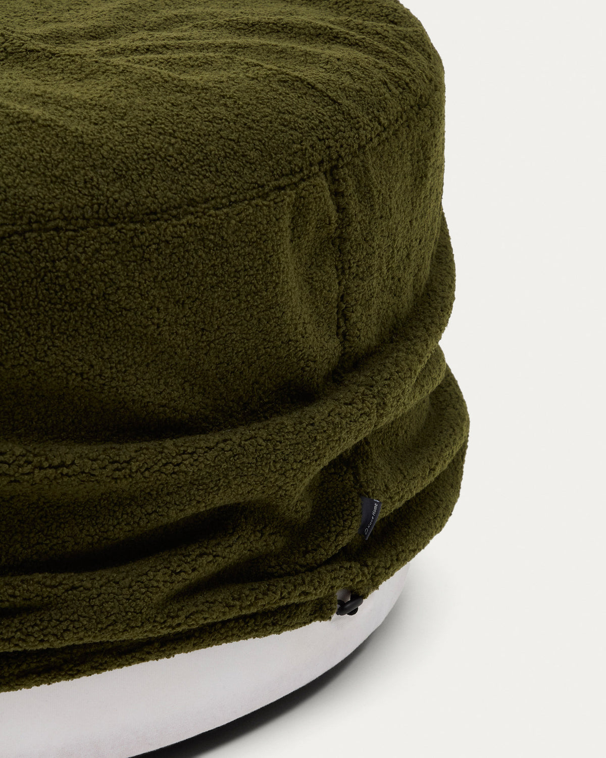 Fusshocker Kaeli mit abnehmbarem Bezug in grünem Bouclé Ø 90 cm in Grün präsentiert im Onlineshop von KAQTU Design AG. Pouf ist von Kave Home