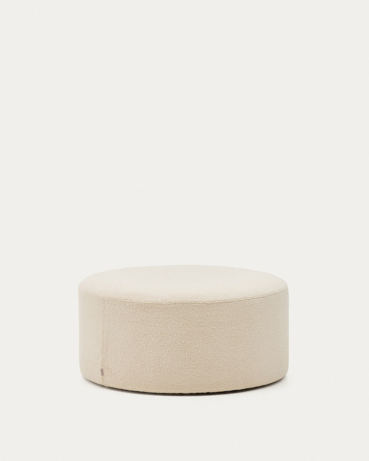 Fusshocker Kaeli mit abnehmbarem Bezug in Bouclé Farbe Écru Ø 90 cm in Ecru präsentiert im Onlineshop von KAQTU Design AG. Pouf ist von Kave Home