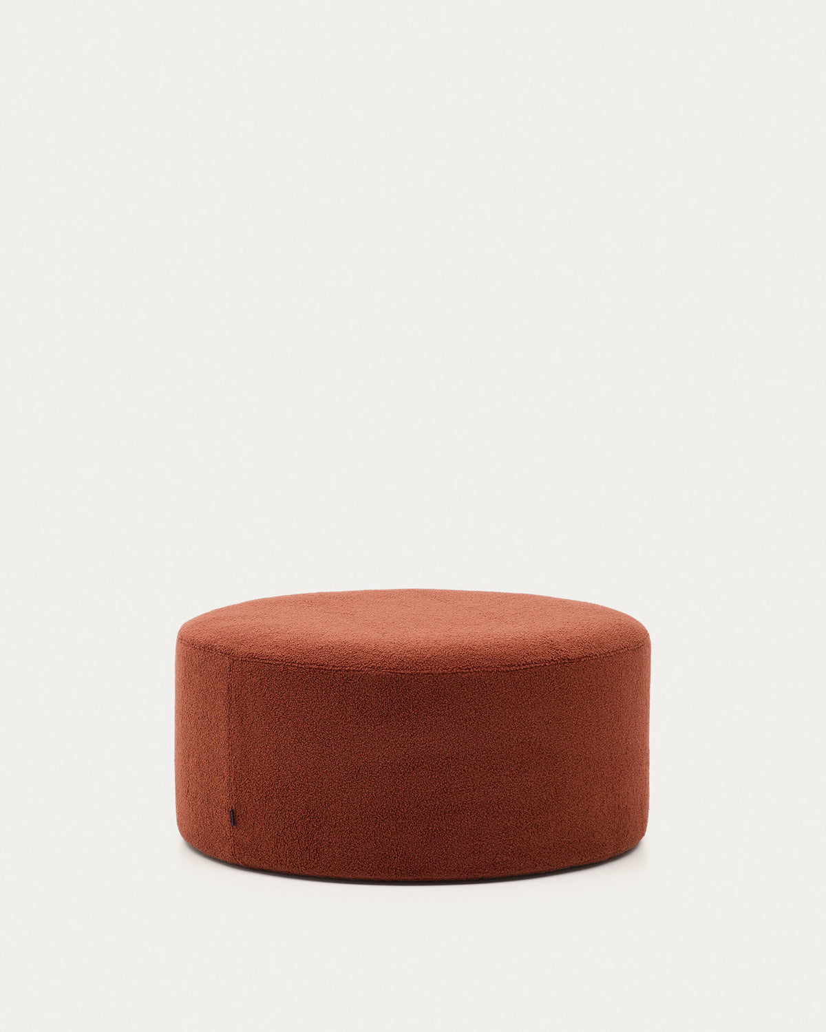 Fusshocker Kaeli mit abnehmbarem Bezug in terrakottafarbenem Bouclé Ø 90 cm in Terrakotta präsentiert im Onlineshop von KAQTU Design AG. Pouf ist von Kave Home