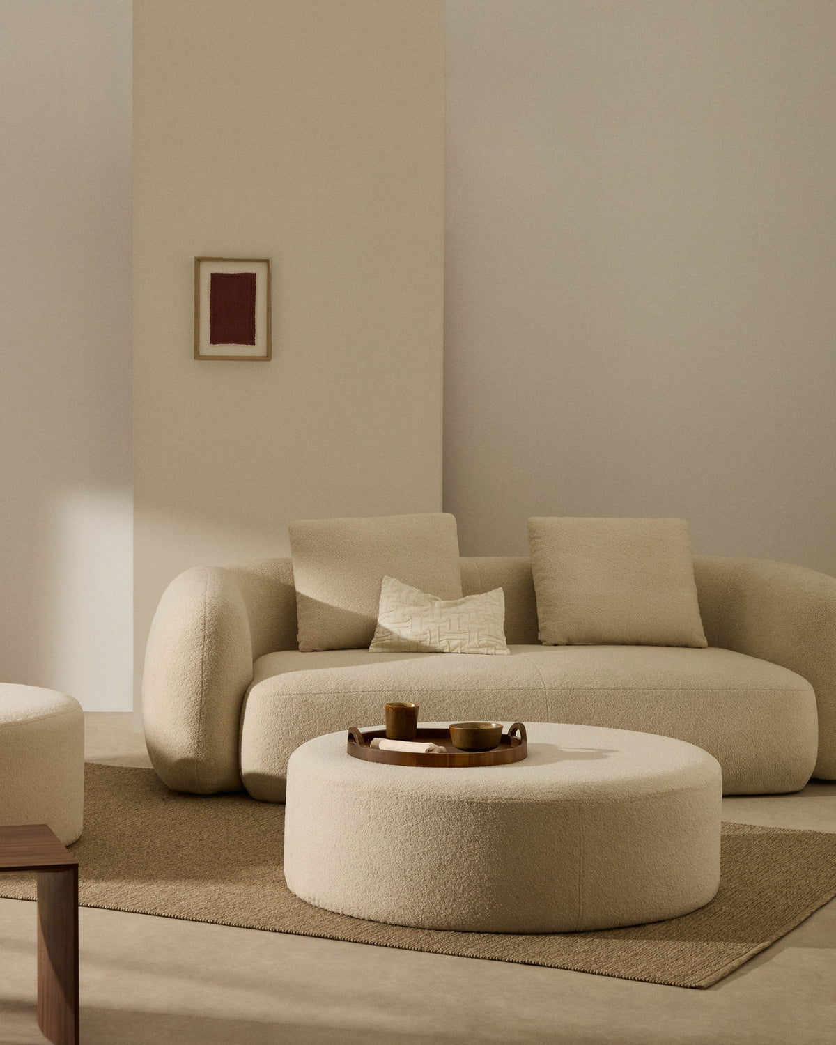 Fusshocker Kaeli mit abnehmbarem Bezug in Bouclé Farbe Écru Ø 120 cm in Ecru präsentiert im Onlineshop von KAQTU Design AG. Pouf ist von Kave Home