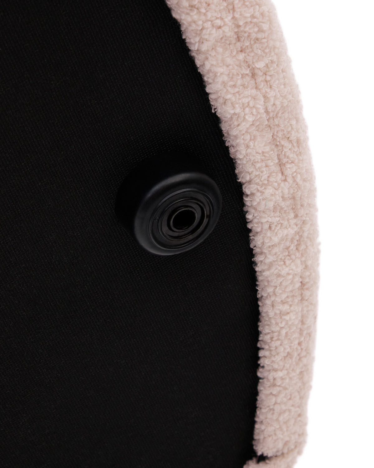 Fusshocker Kaeli mit abnehmbarem Bezug in rosa Bouclé Ø 120 cm in Rosa präsentiert im Onlineshop von KAQTU Design AG. Ottoman ist von Kave Home