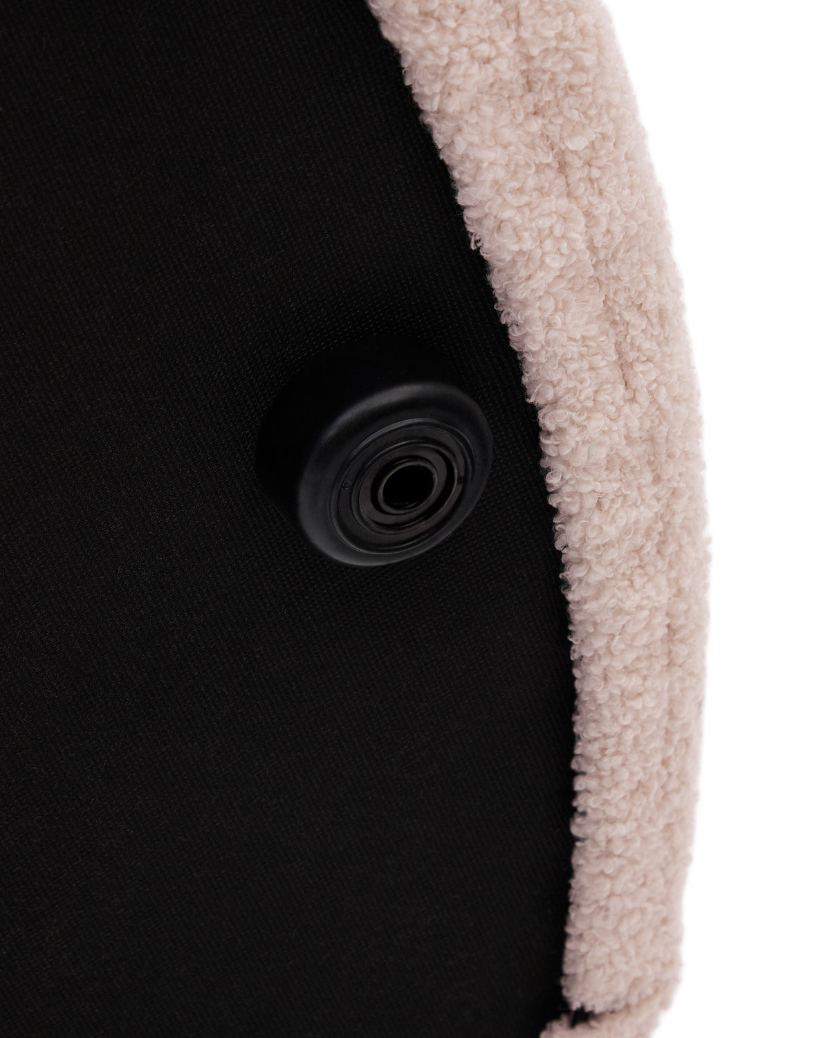 Bezug für Fusshocker Kaeli in rosa Bouclé Ø 43 cm in Rosa präsentiert im Onlineshop von KAQTU Design AG. Ottoman-Zubehör ist von Kave Home