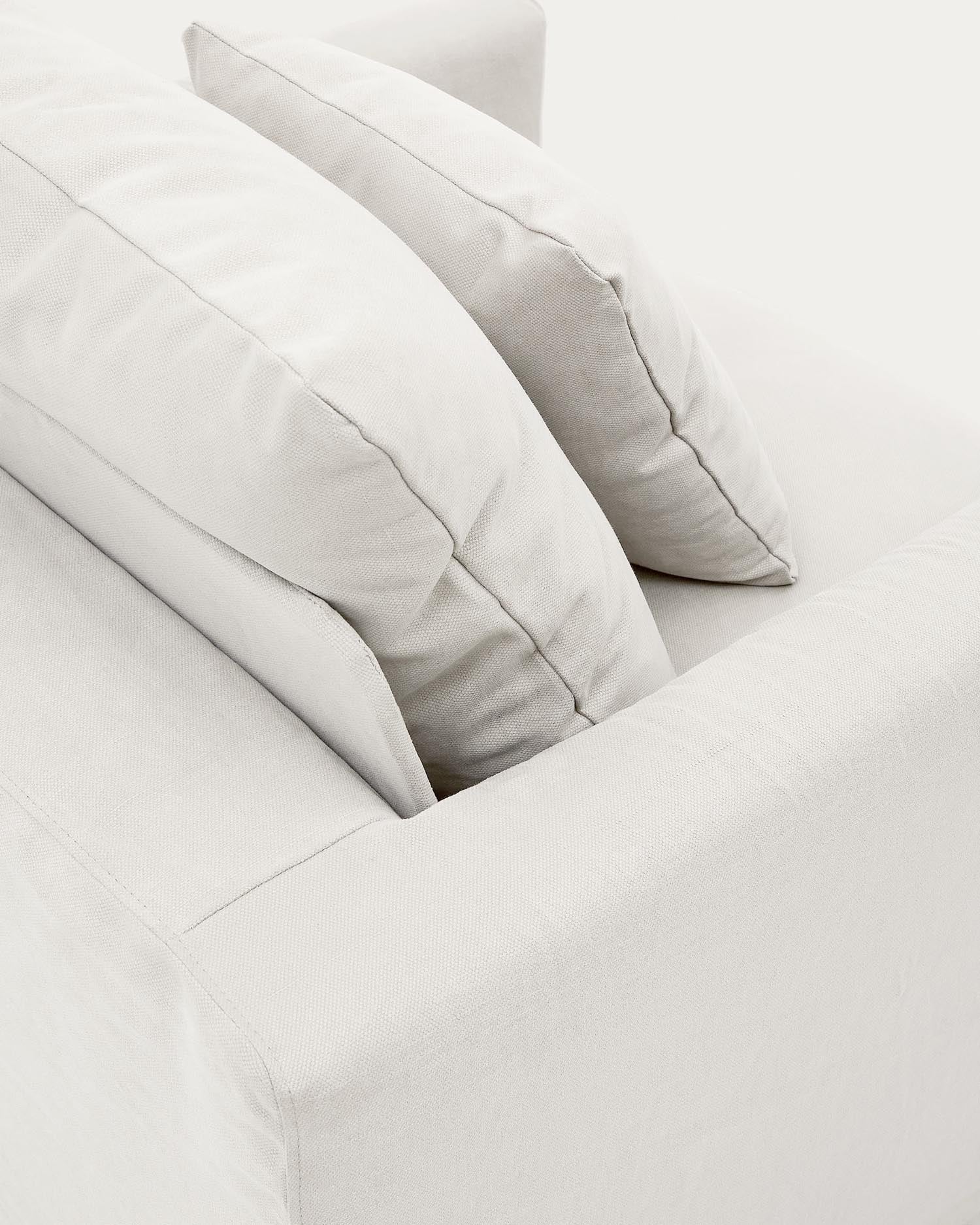 Entdecken Sie den eleganten Nora Sessel von Kave Home: 92 cm, abnehmbarer Bezug aus Leinen und Baumwolle, ideal für modernes Wohnen.