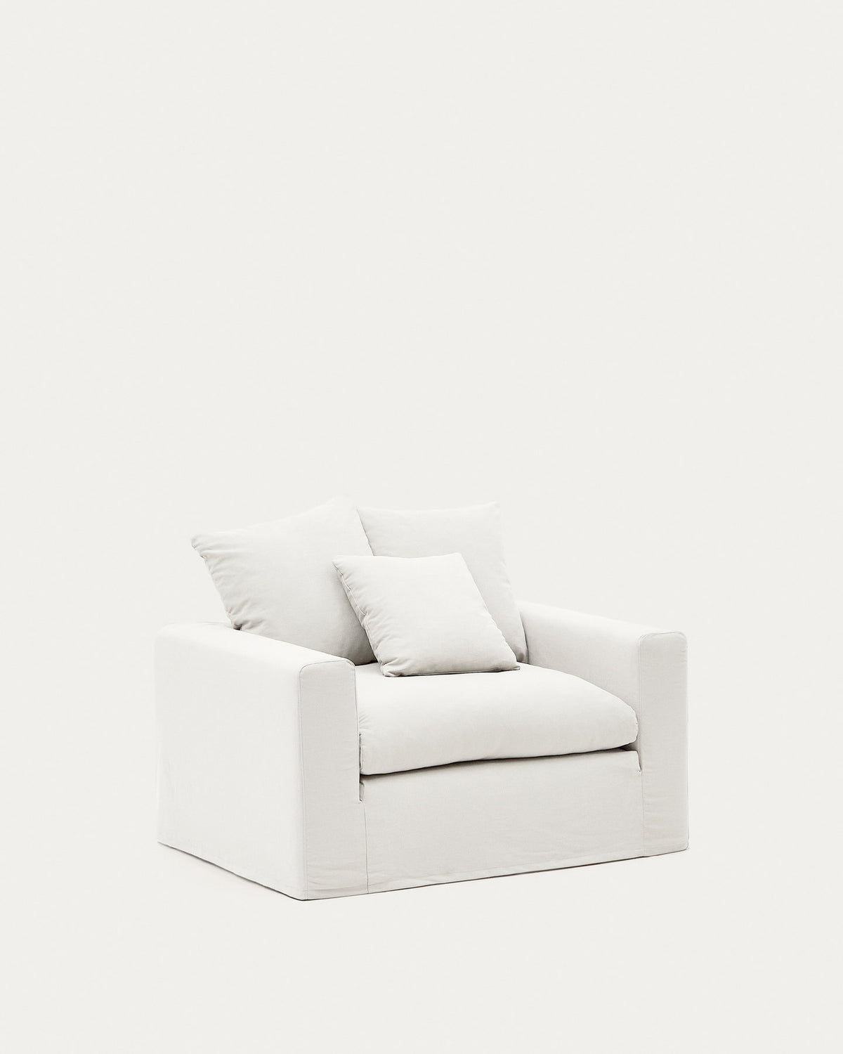 Sessel Nora mit abnehmbarem Bezug und Kissen aus Leinen und Baumwolle in Ecru 140 cm in Ecru präsentiert im Onlineshop von KAQTU Design AG. Sessel ist von Kave Home