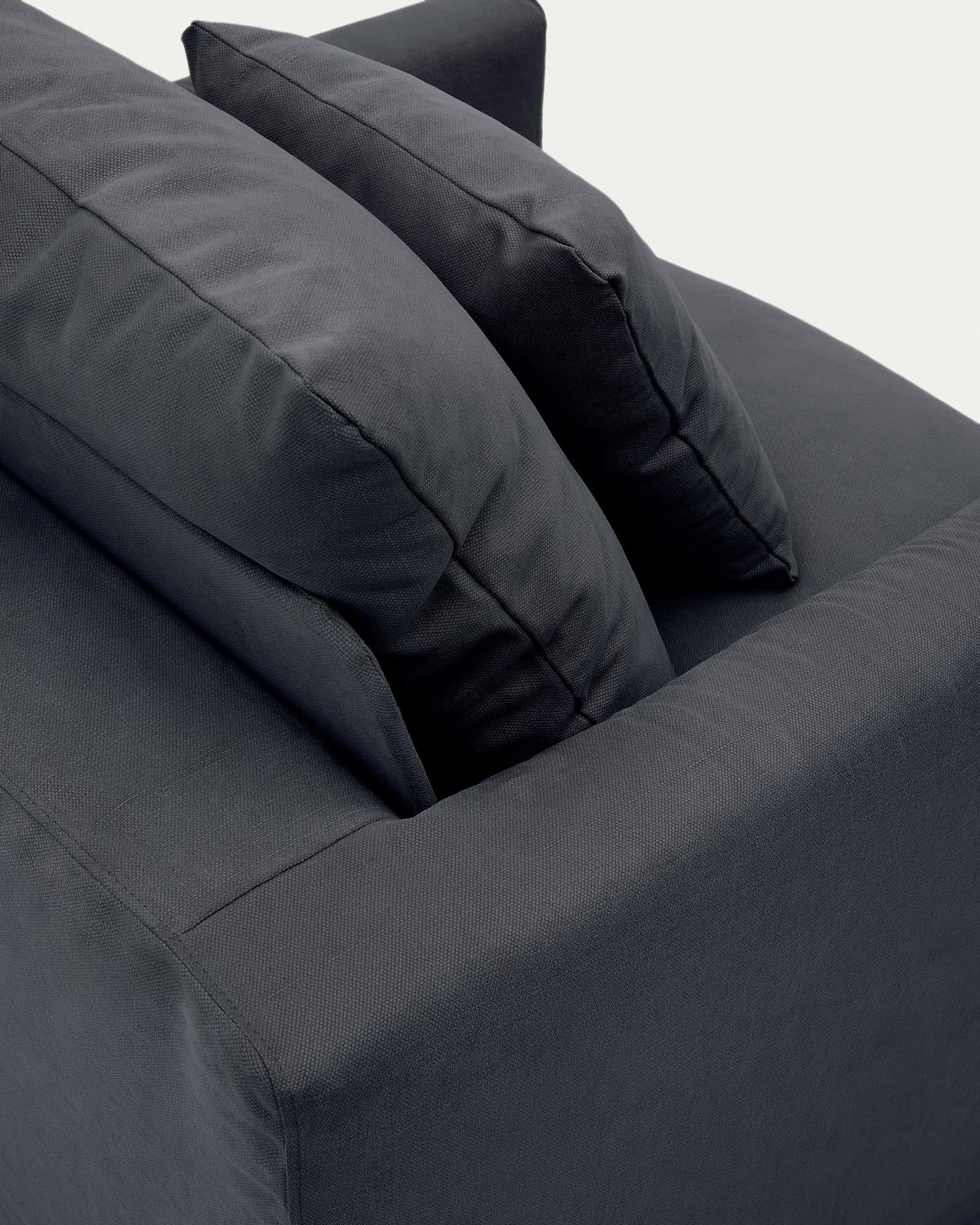 Eleganter Bezug für den Nora Sessel in Anthrazitgrau, gefertigt aus strapazierfähigem Leinen und Baumwolle. Pflegeleicht und ideal für jeden Wohnstil.