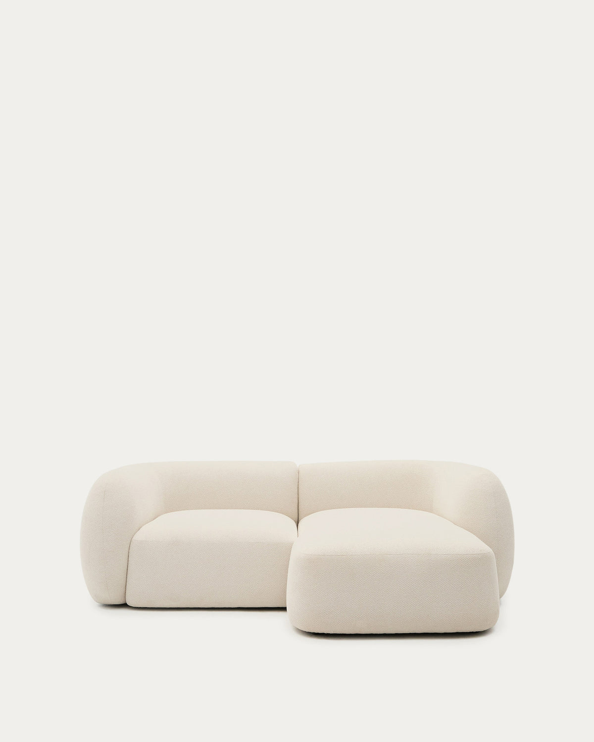 2-Sitzer-Modularsofa Martina mit Chenille und Chaiselongue rechts in Ecru 230 cm in Ecru präsentiert im Onlineshop von KAQTU Design AG. L-Sofa rechts ist von Kave Home