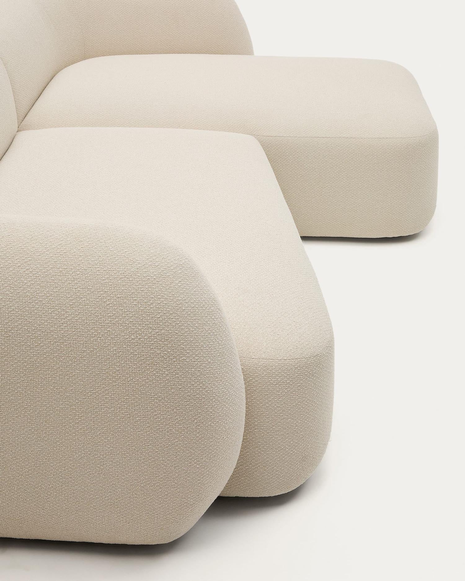 Entdecken Sie das Martina 3-Sitzer-Modularsofa in Ecru mit rechter Chaiselongue – ein stilvolles Möbelstück für modernen Komfort und individuelle Gestaltung.