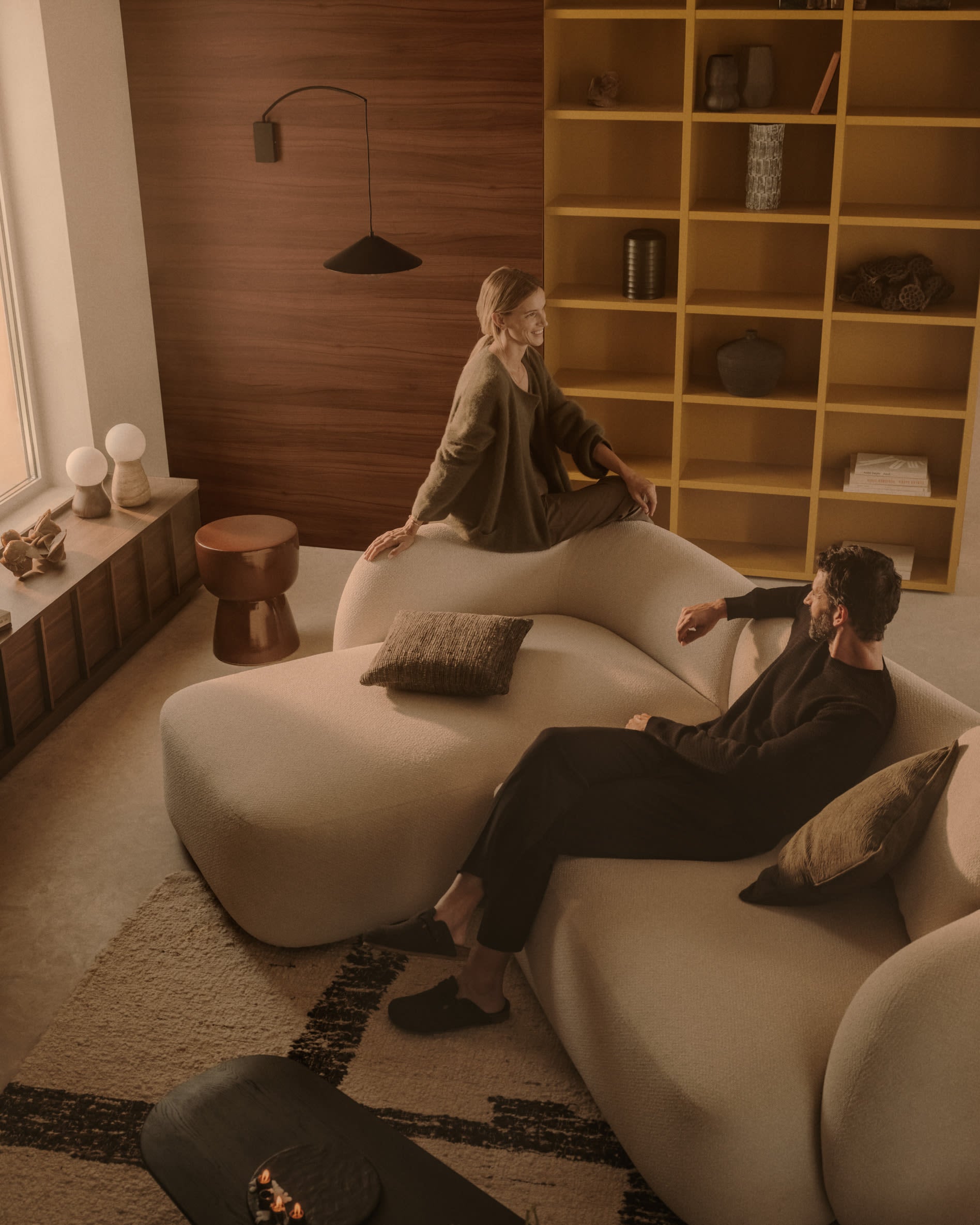 Entdecken Sie das Martina 3-Sitzer-Modularsofa in elegantem Chenille Écru mit linker Chaiselongue – ideal für modernes Wohnen und Komfort.