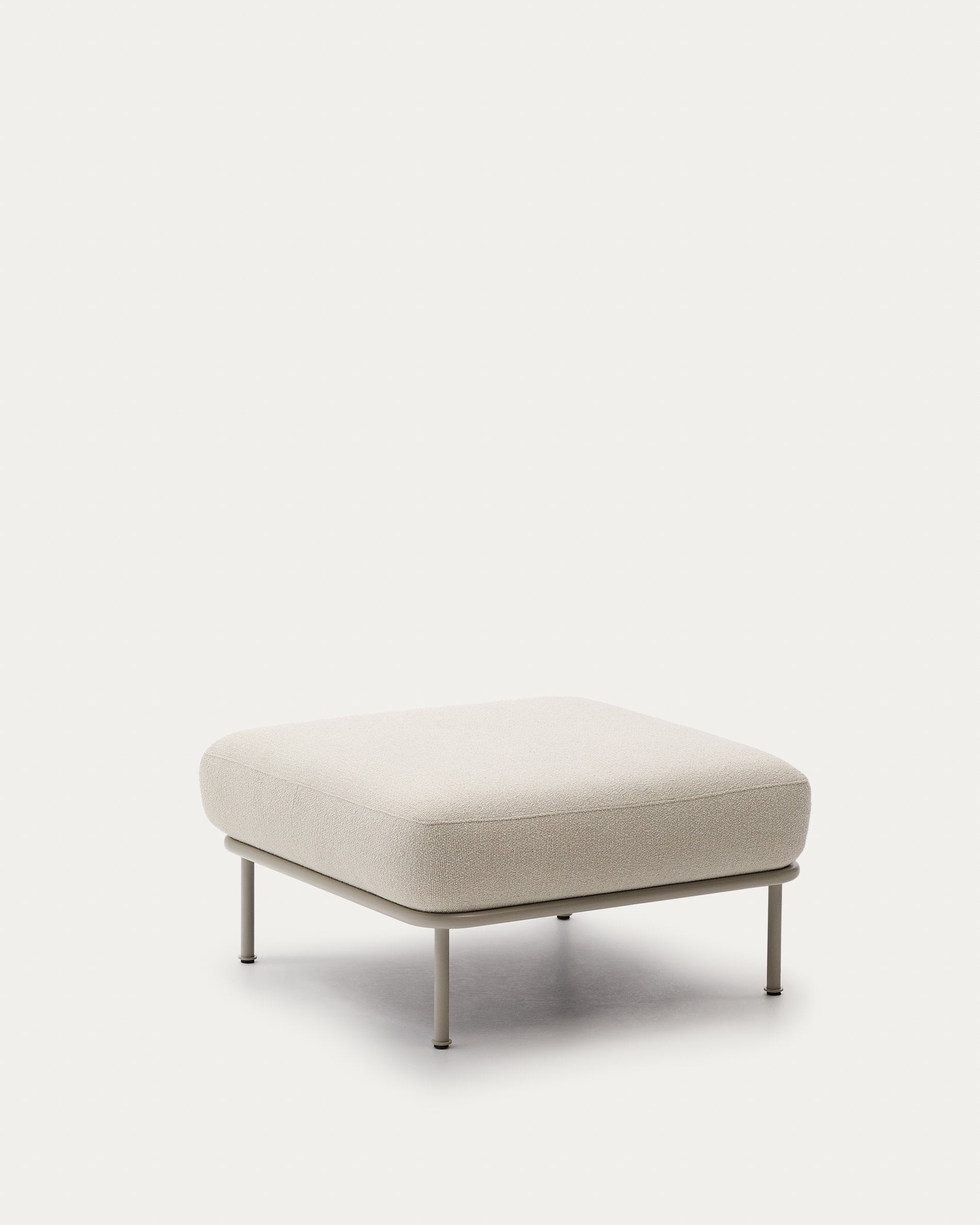 Fussstütze Aurum in Ecru, 85x85 cm, mit mattem beigem Metallgestell, FSC-zertifiziert, stilvoll und nachhaltig.