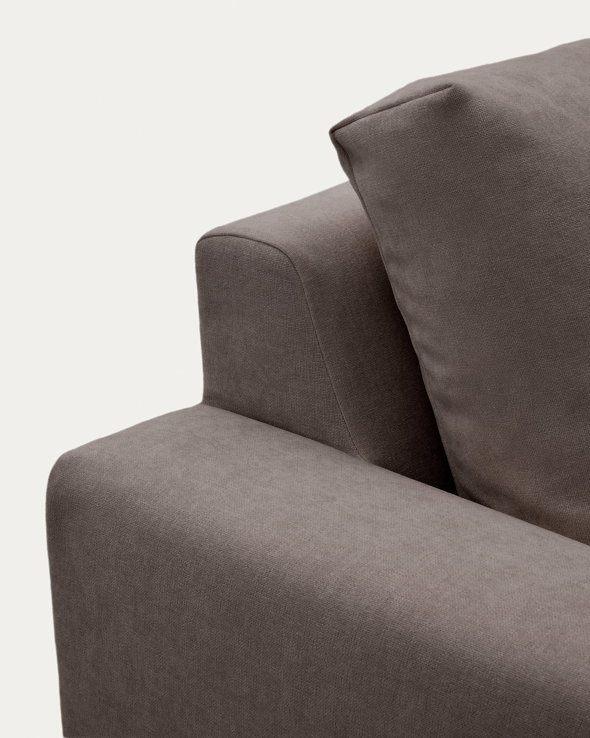 Modulares Sofa Alea für 3 Personen mit abnehmbarem Bezug aus dunkelbrauner Chenille, 220 cm in Dunkelbraun präsentiert im Onlineshop von KAQTU Design AG. 3er Sofa ist von Kave Home