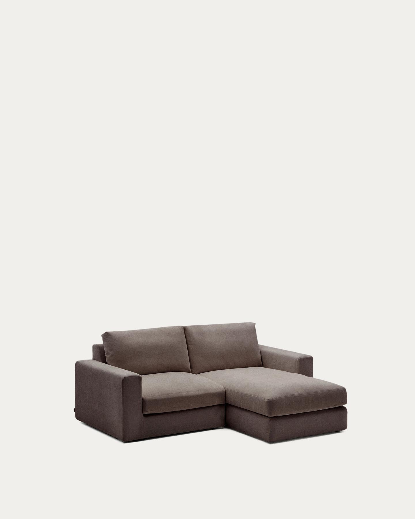 Modulares Sofa Alea für 3 Personen mit abnehmbarem Bezug aus Chenille mit Chaiselongue rechts in Dunkelbraun, 220 cm in Dunkelbraun präsentiert im Onlineshop von KAQTU Design AG. 3er Sofa ist von Kave Home