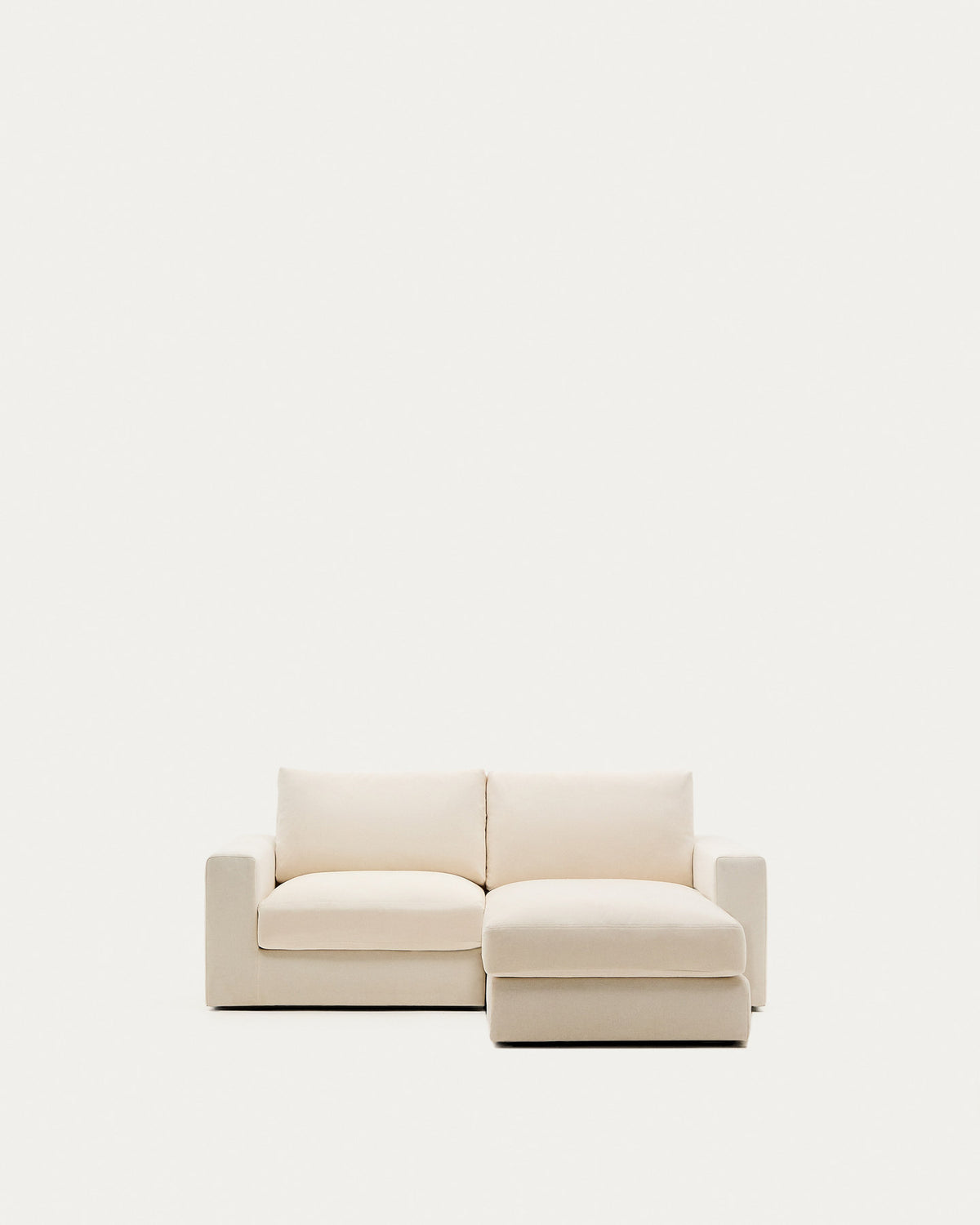 Modulares Sofa Alea für 3 Personen mit abnehmbarem Bezug aus Chenille mit Chaiselongue rechts in Ecru, 220 cm in Ecru präsentiert im Onlineshop von KAQTU Design AG. L-Sofa rechts ist von Kave Home