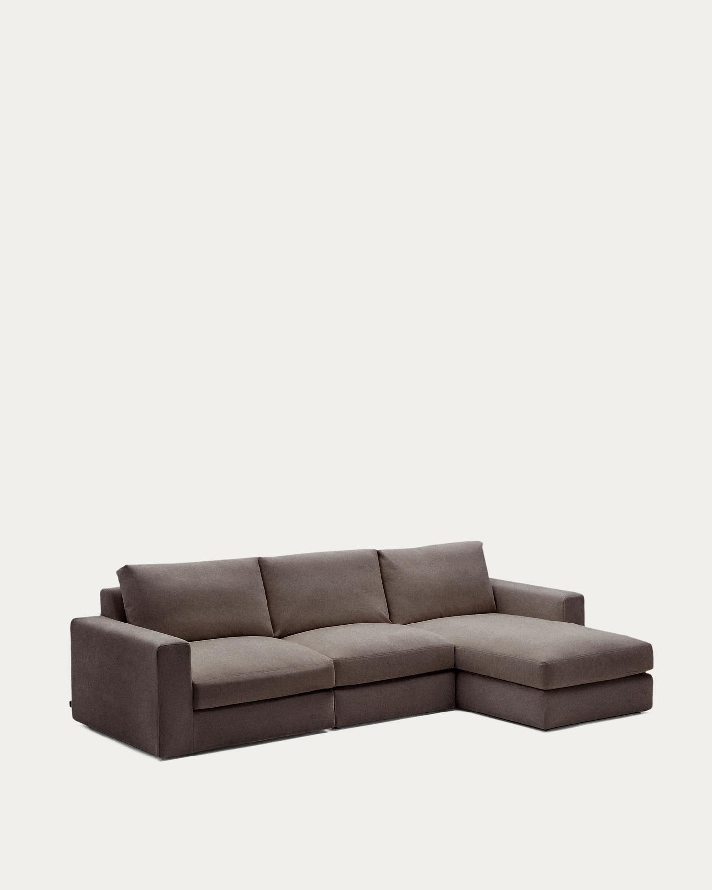 Modulares Sofa Alea für 4 Personen mit abnehmbarem Bezug aus Chenille mit Chaiselongue rechts in Dunkelbraun, 310 cm in Dunkelbraun präsentiert im Onlineshop von KAQTU Design AG. 3er Sofa ist von Kave Home