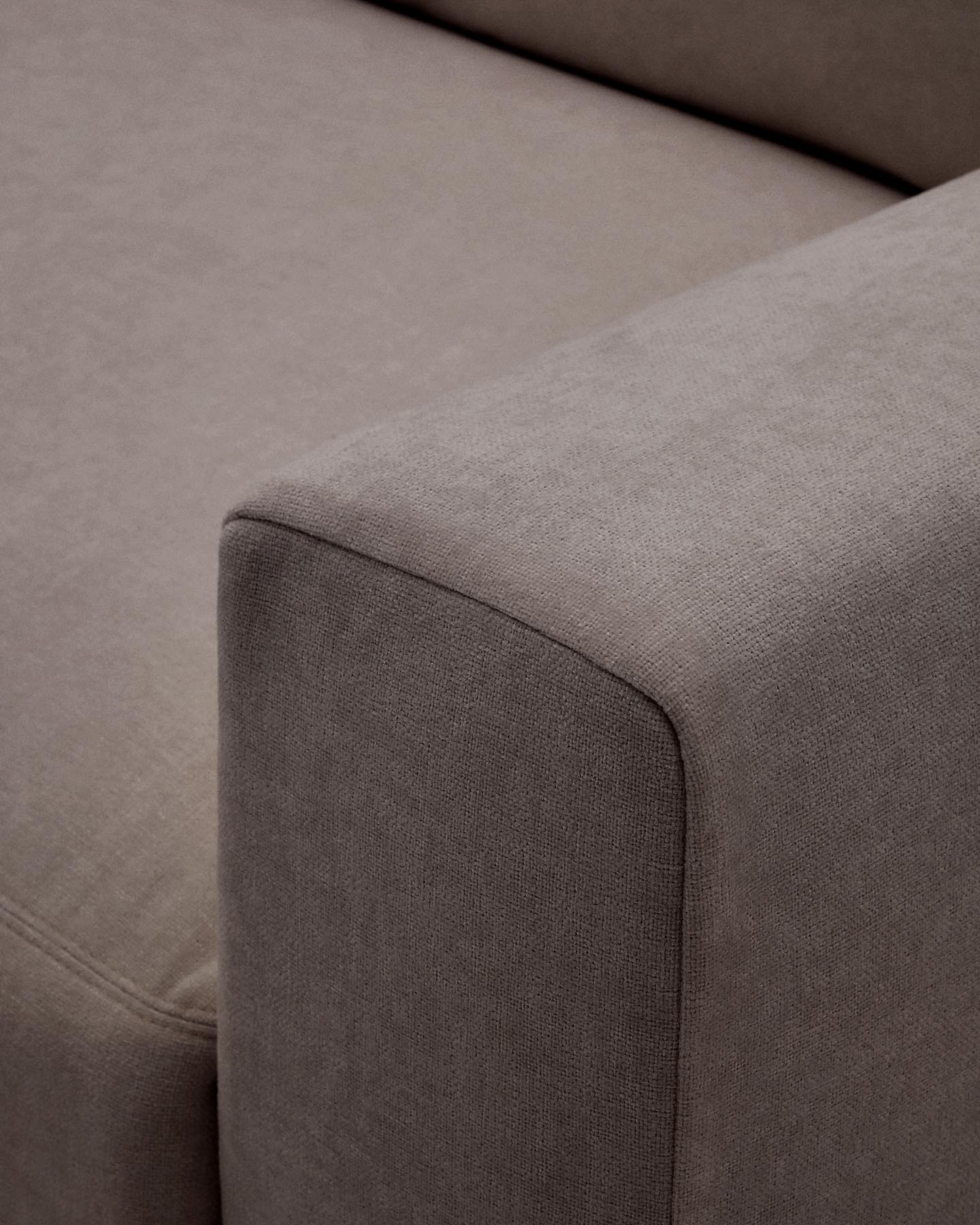 Modulares Sofa Alea für 4 Personen mit abnehmbarem Bezug aus Chenille mit Chaiselongue links in Dunkelbraun, 310 cm in Dunkelbraun präsentiert im Onlineshop von KAQTU Design AG. 3er Sofa ist von Kave Home