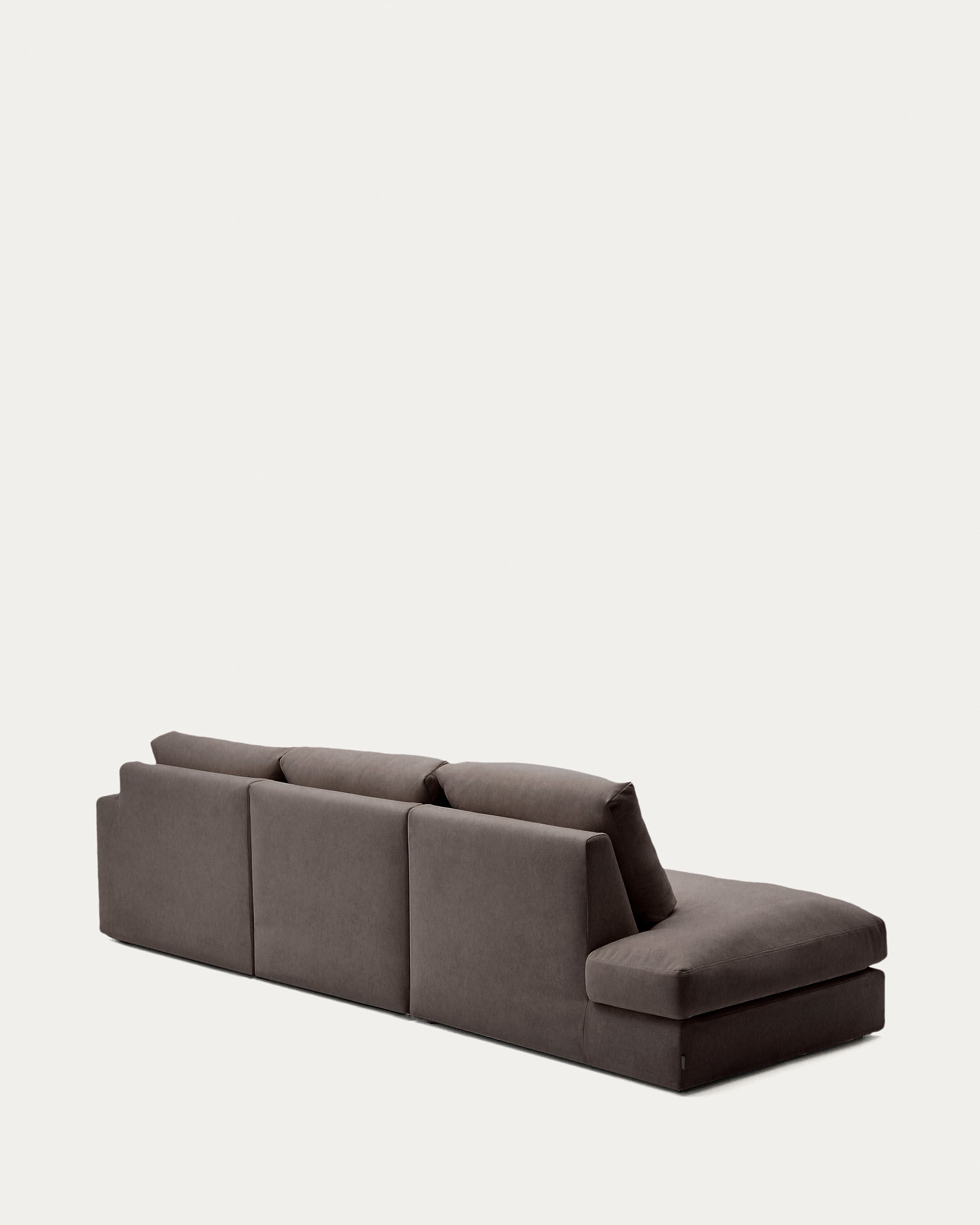 Modulares Sofa Alea für 5 Personen mit abnehmbarem Bezug aus dunkelbrauner Chenille und Chaiselongue rechts, 340 cm in Dunkelbraun präsentiert im Onlineshop von KAQTU Design AG. 5er Sofa ist von Kave Home