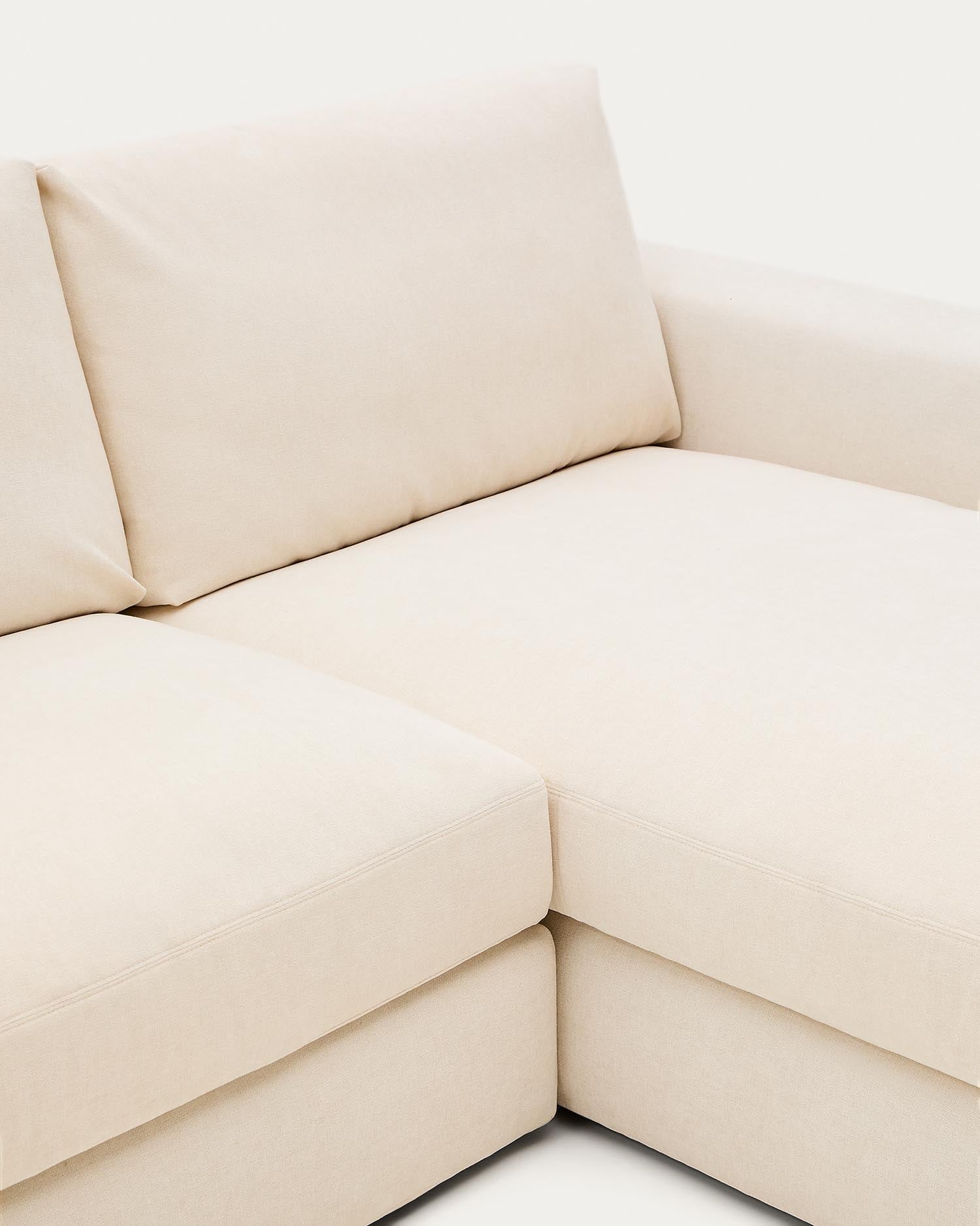 Entdecken Sie das modulare Sofa Alea für 5 Personen mit Chaiselongue rechts. Hochwertiger Chenille-Bezug in Ecru, abnehmbar und pflegeleicht.