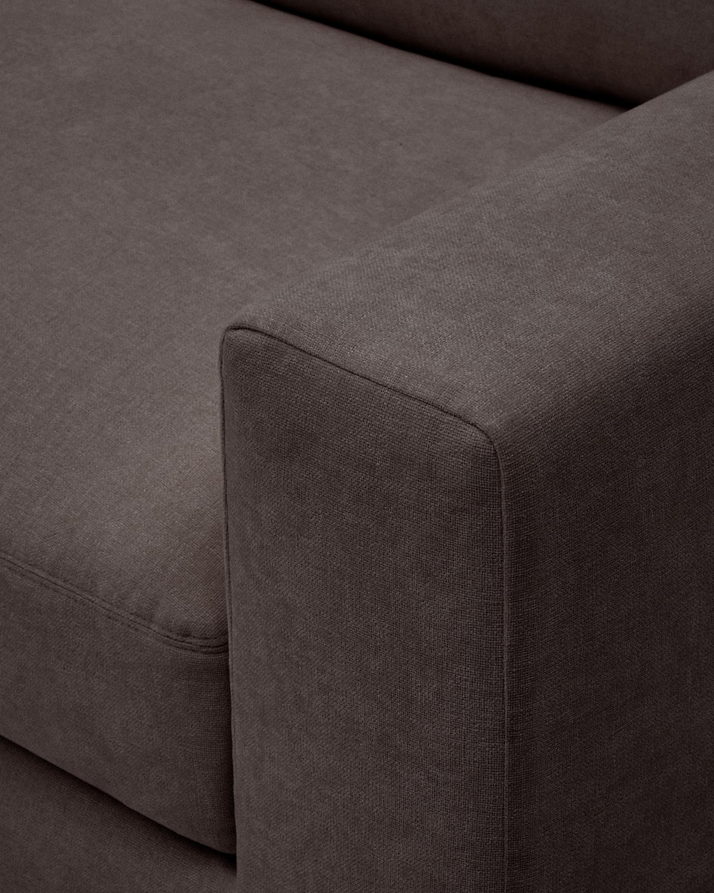 Modulares 5-Sitzer-Ecksofa Alea mit Bezug aus Chenille in Dunkelbraun, 310 x 310 cm in Dunkelbraun präsentiert im Onlineshop von KAQTU Design AG. 3er Sofa ist von Kave Home