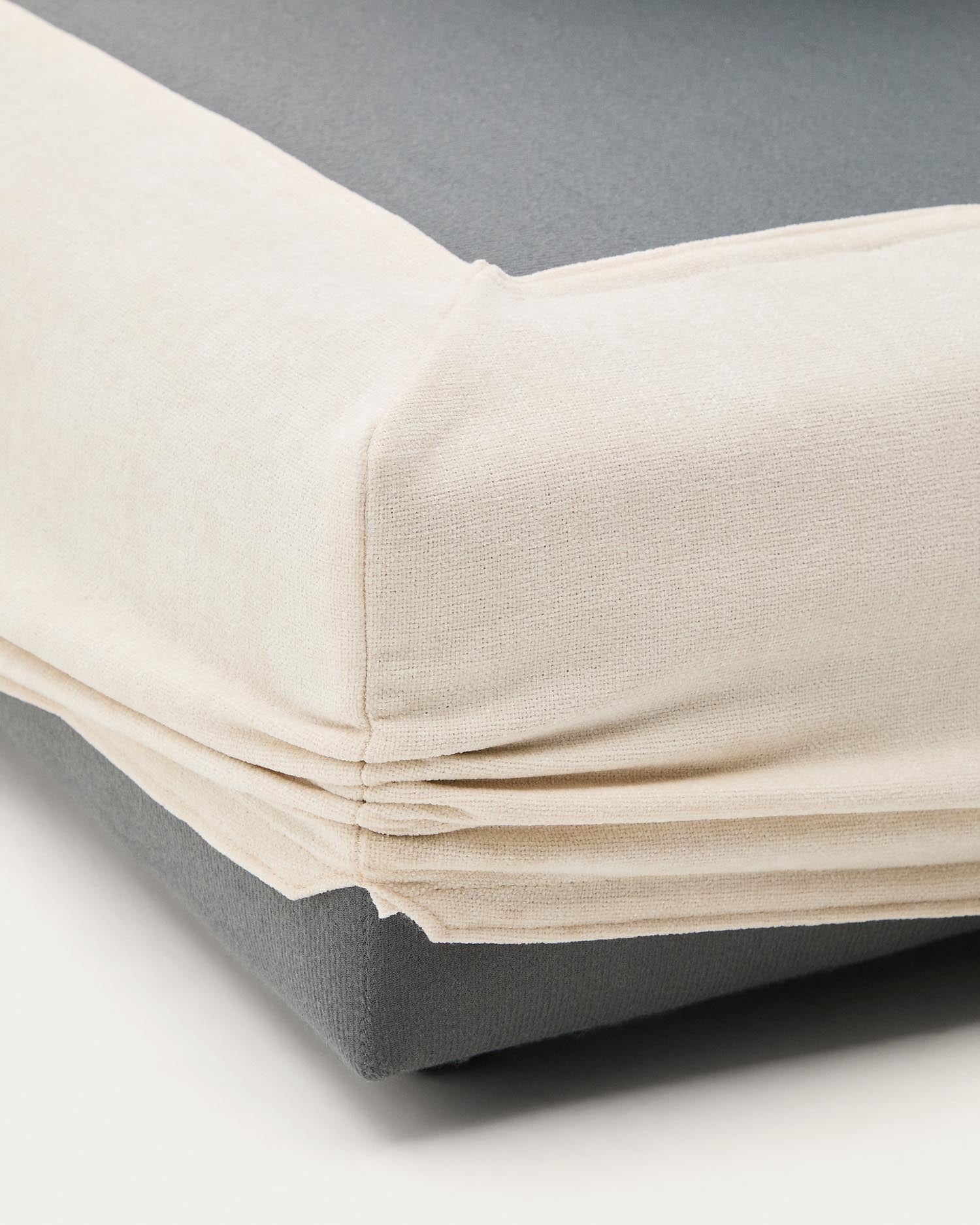 Entdecken Sie den eleganten Fußablagenbezug Alea aus hochwertigem Chenille in Ecru. Ideal für stilvolle Akzente und optimalen Schutz Ihrer Möbel.