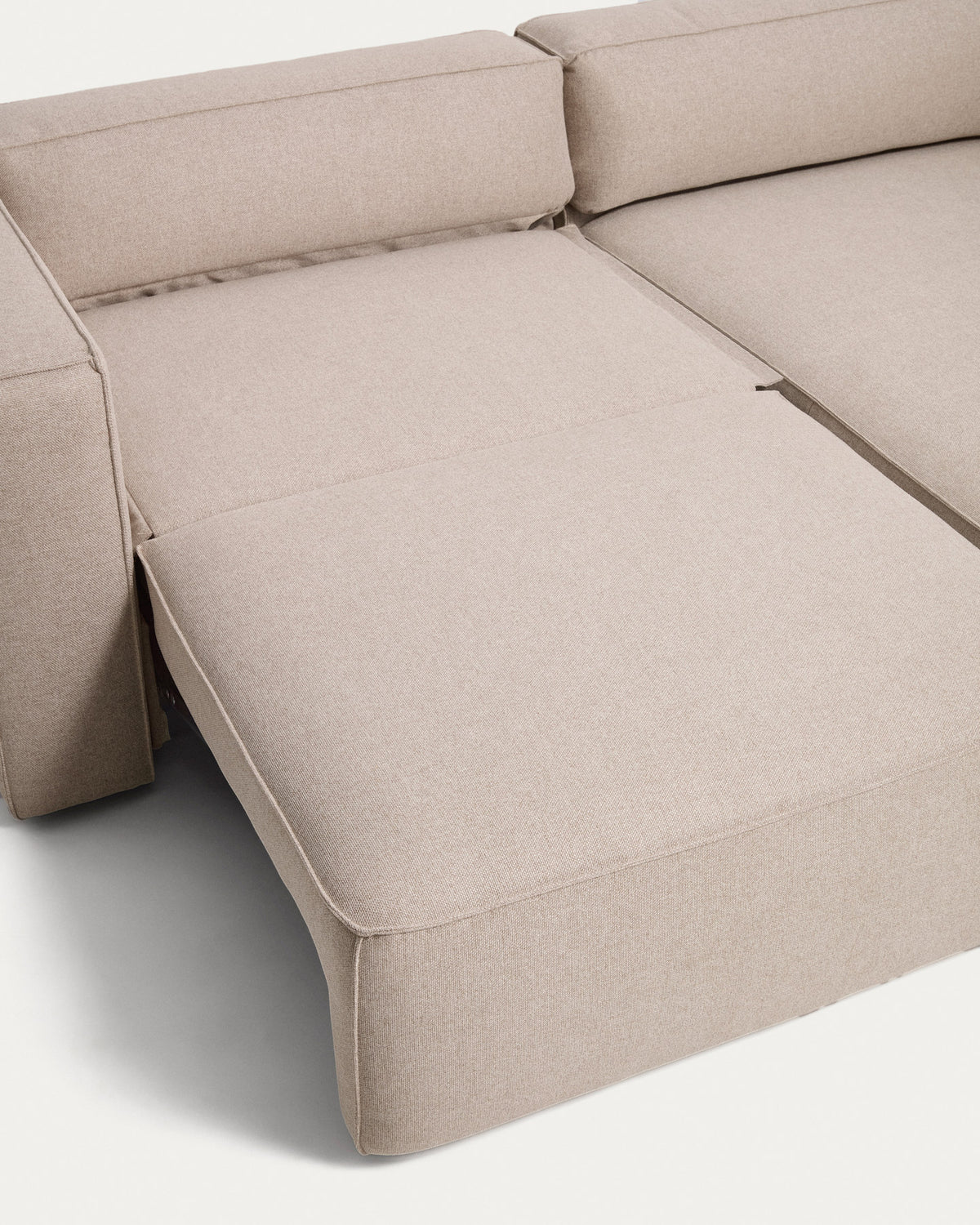 Beiges Bettsofa Marela mit Chaiselongue rechts, Gewebebezug und schwarzen Beinen