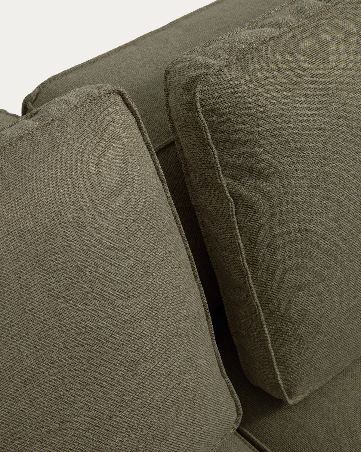 Dunkelgrünes Bettsofa Marela mit Chaiselongue rechts, Stoffbezug, Armlehnen, schwarze Beine