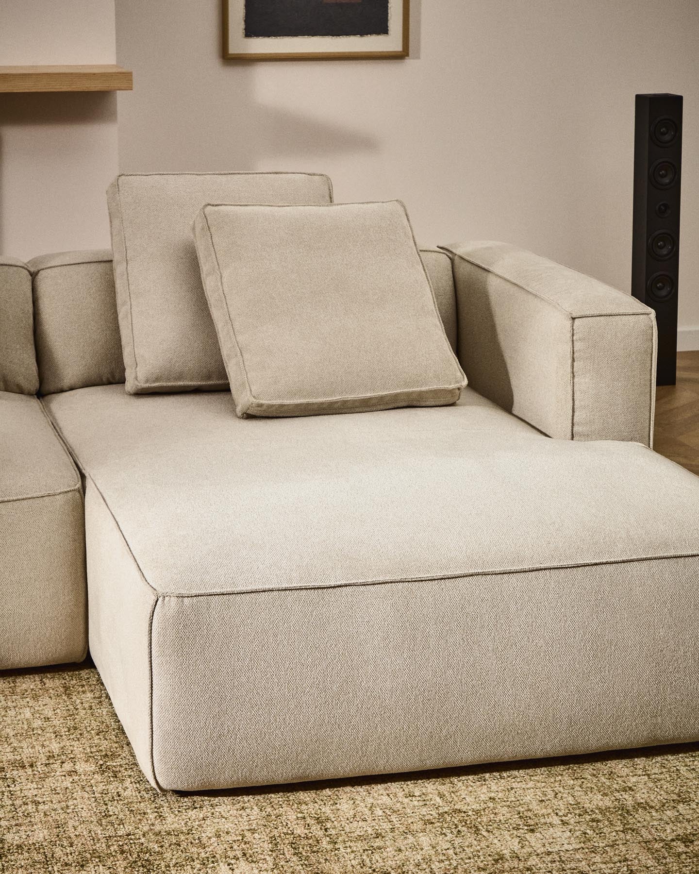 3-Sitzer Bettsofa Marela mit Chaiselongue rechts in beiger Chenille, 276 cm, FSC Mix Credit in Beige präsentiert im Onlineshop von KAQTU Design AG. Bettsofa ist von Kave Home