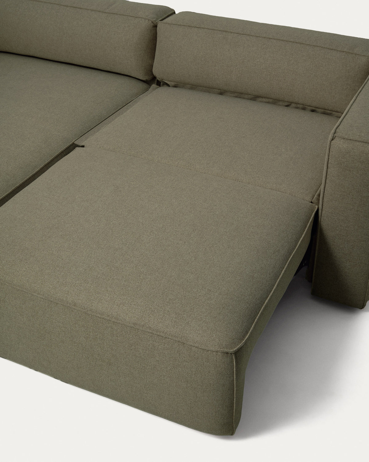 Dunkelgrünes Bettsofa Marela mit Chaiselongue links, Stoffbezug und schwarzen Beinen