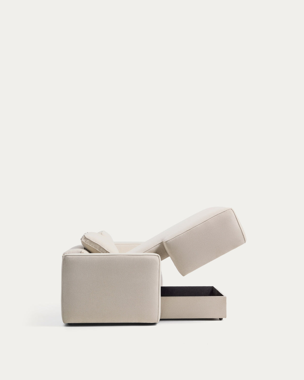 3-Sitzer-Bettsofa Marela in Écru mit Chenille-Bezug, Armlehnen, Chaiselongue links, schwarze Beine