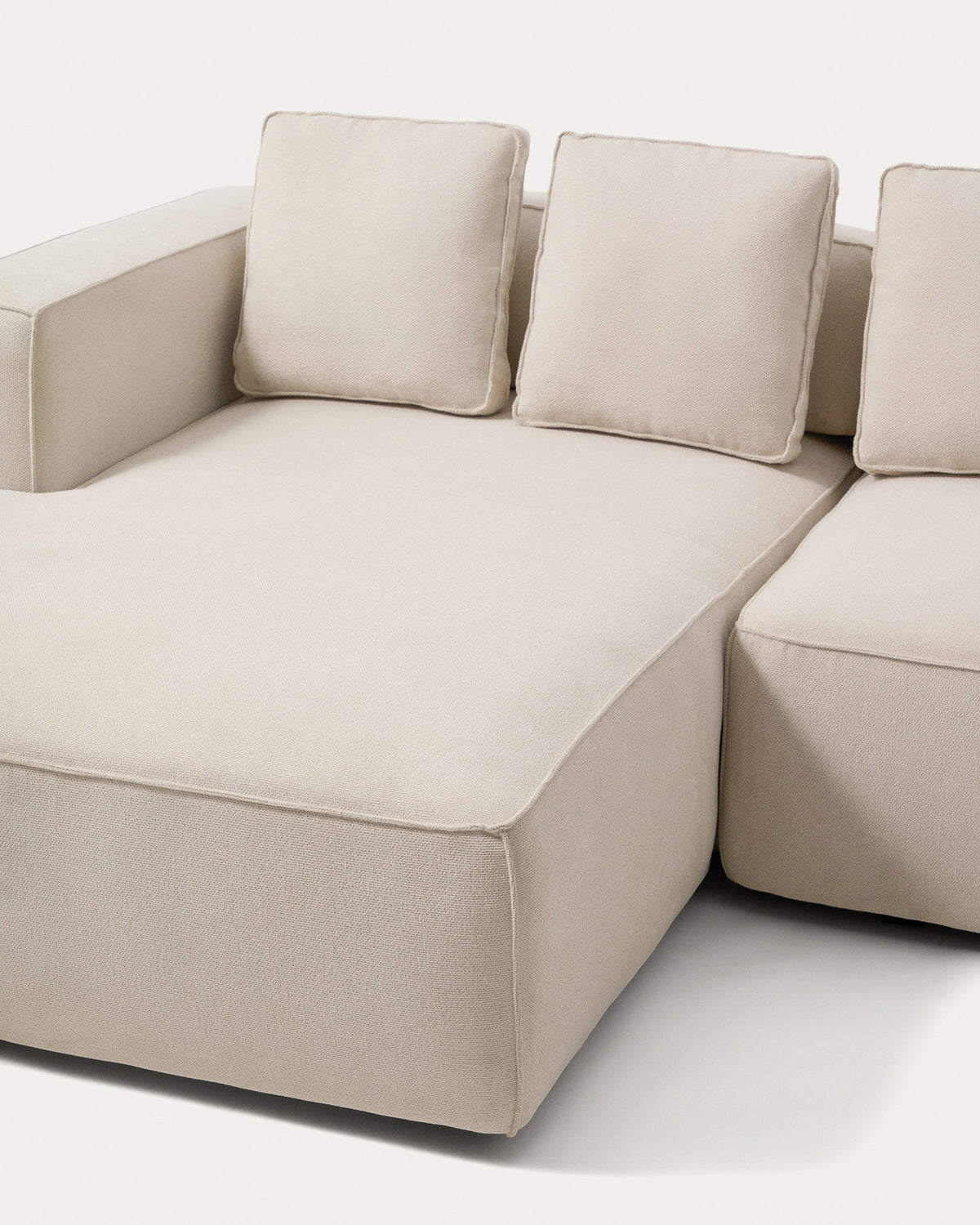 3-Sitzer-Bettsofa Marela in Écru mit Chenille-Bezug, Armlehnen, Chaiselongue links, schwarze Beine