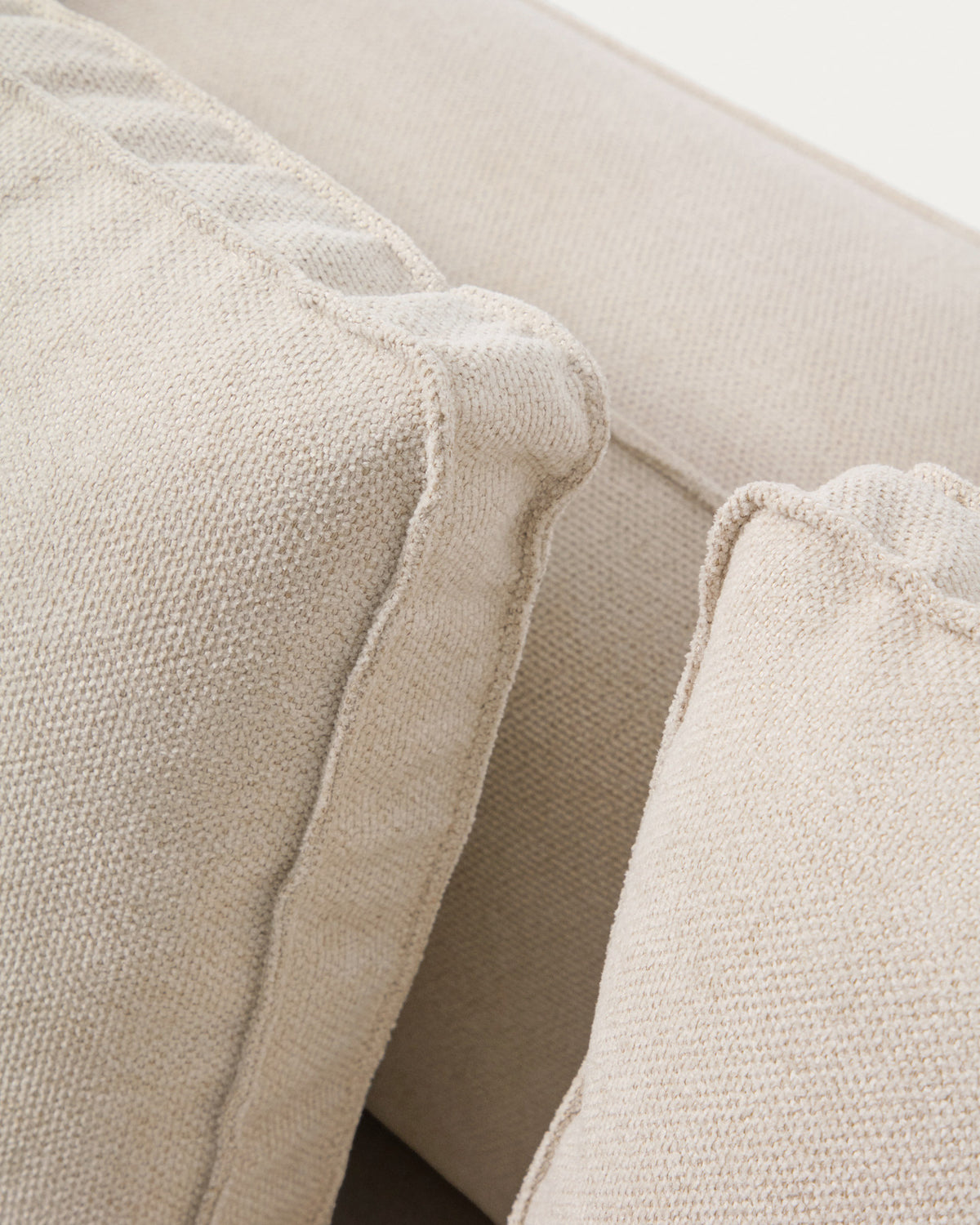 3-Sitzer-Bettsofa Marela in Écru mit Chenille-Bezug, Armlehnen, Chaiselongue links, schwarze Beine