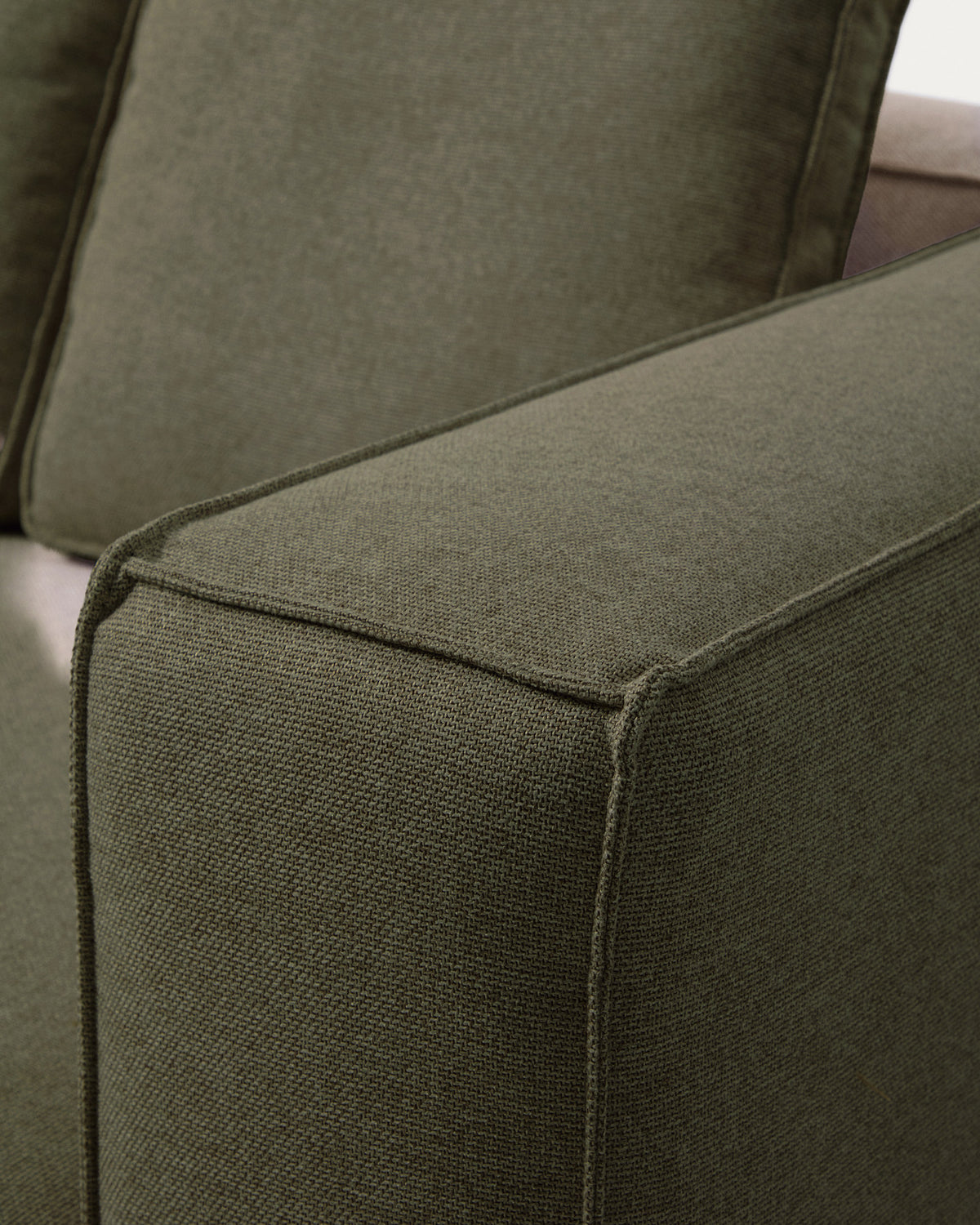 Dunkelgrünes Bettsofa Marela mit Chaiselongue links, Stoffbezug und schwarzen Beinen