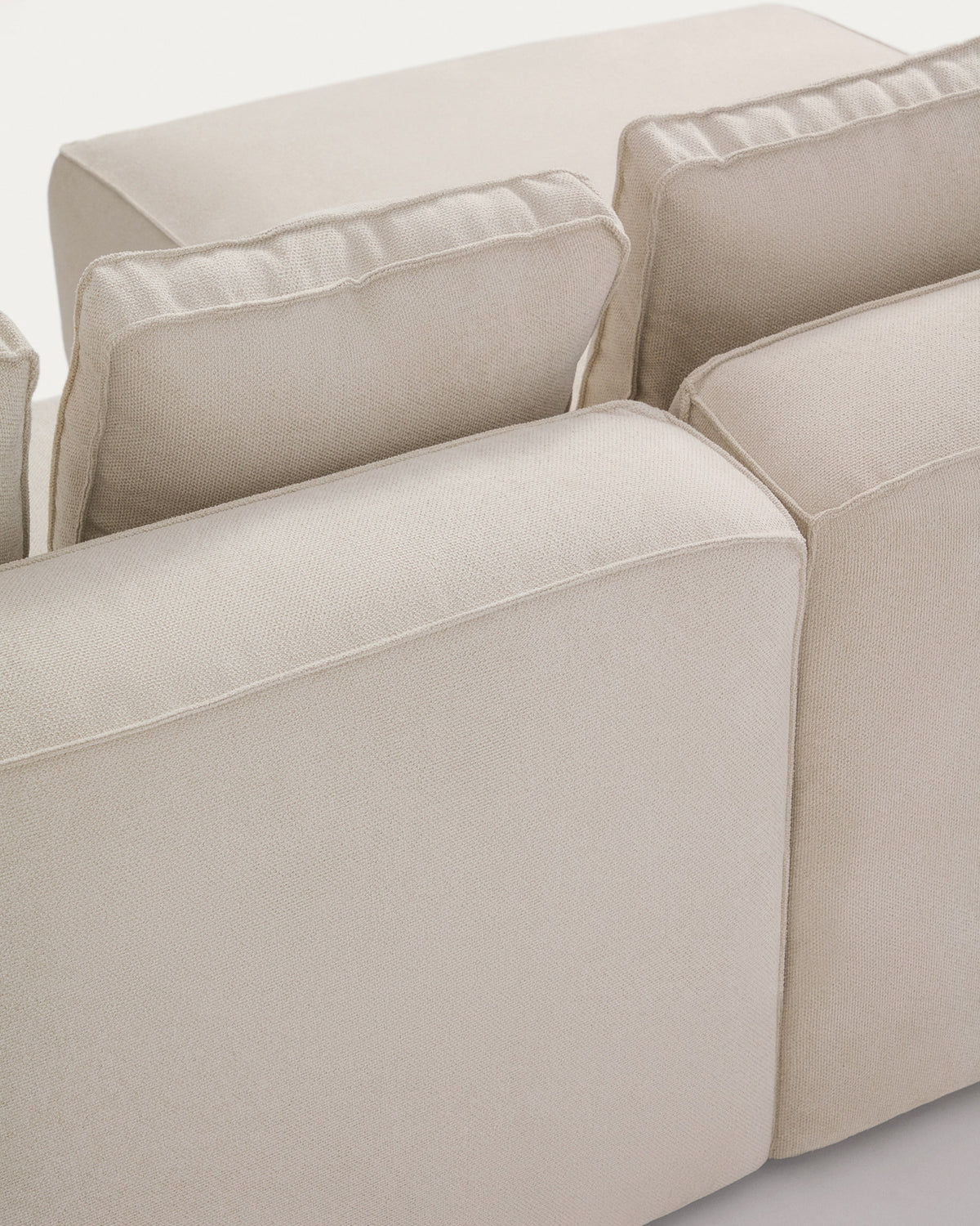 Bettsofa Marela mit Chaiselongue links in ecrufarbener Chenille und schwarzen Beinen