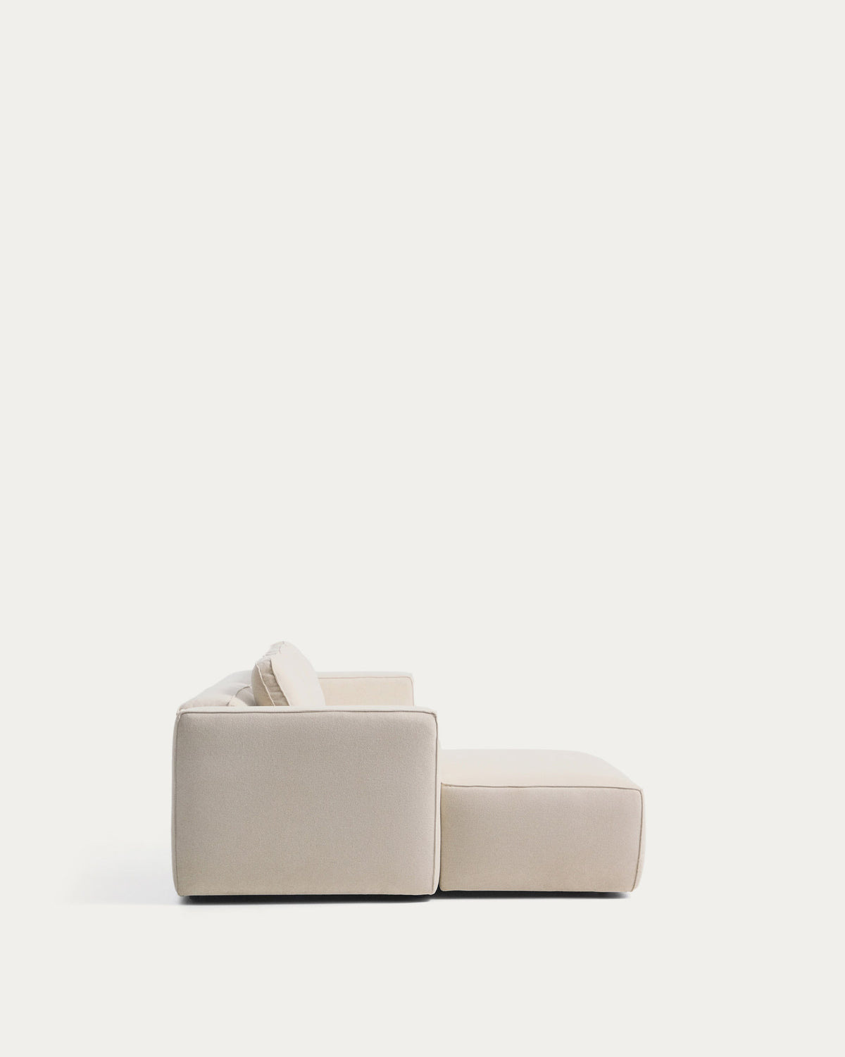 Bettsofa Marela mit Chaiselongue links in ecrufarbener Chenille und schwarzen Beinen