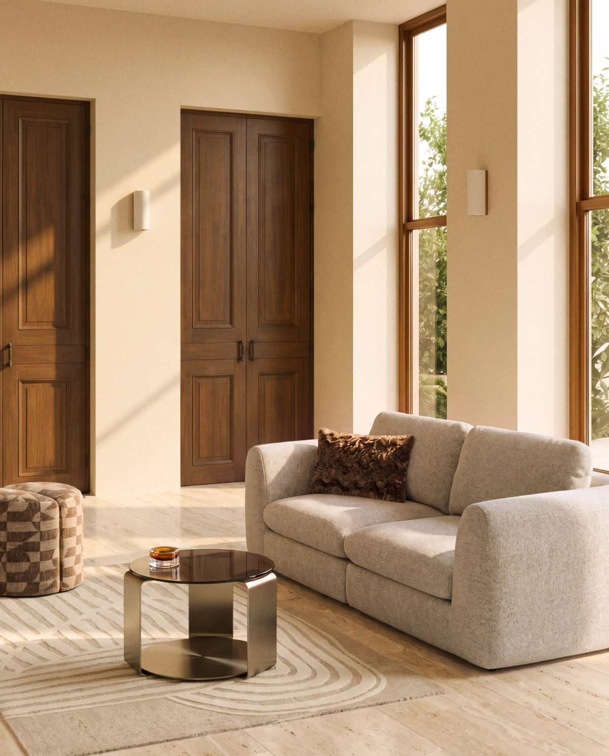 3-Sitzer Sofa Vera in Beige von Kave Home mit texturierter Stoffpolsterung, abgerundeten Armlehnen und niedrigem Holzgestell, 230 cm breit.