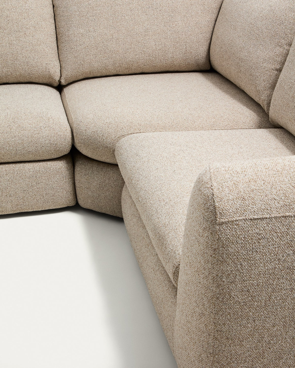 5-Sitzer Ecksofa Vera mit Randmodul links in Beige, 245 x 330 cm, FSC Mix Credit in Beige präsentiert im Onlineshop von KAQTU Design AG. 5er Sofa ist von Kave Home