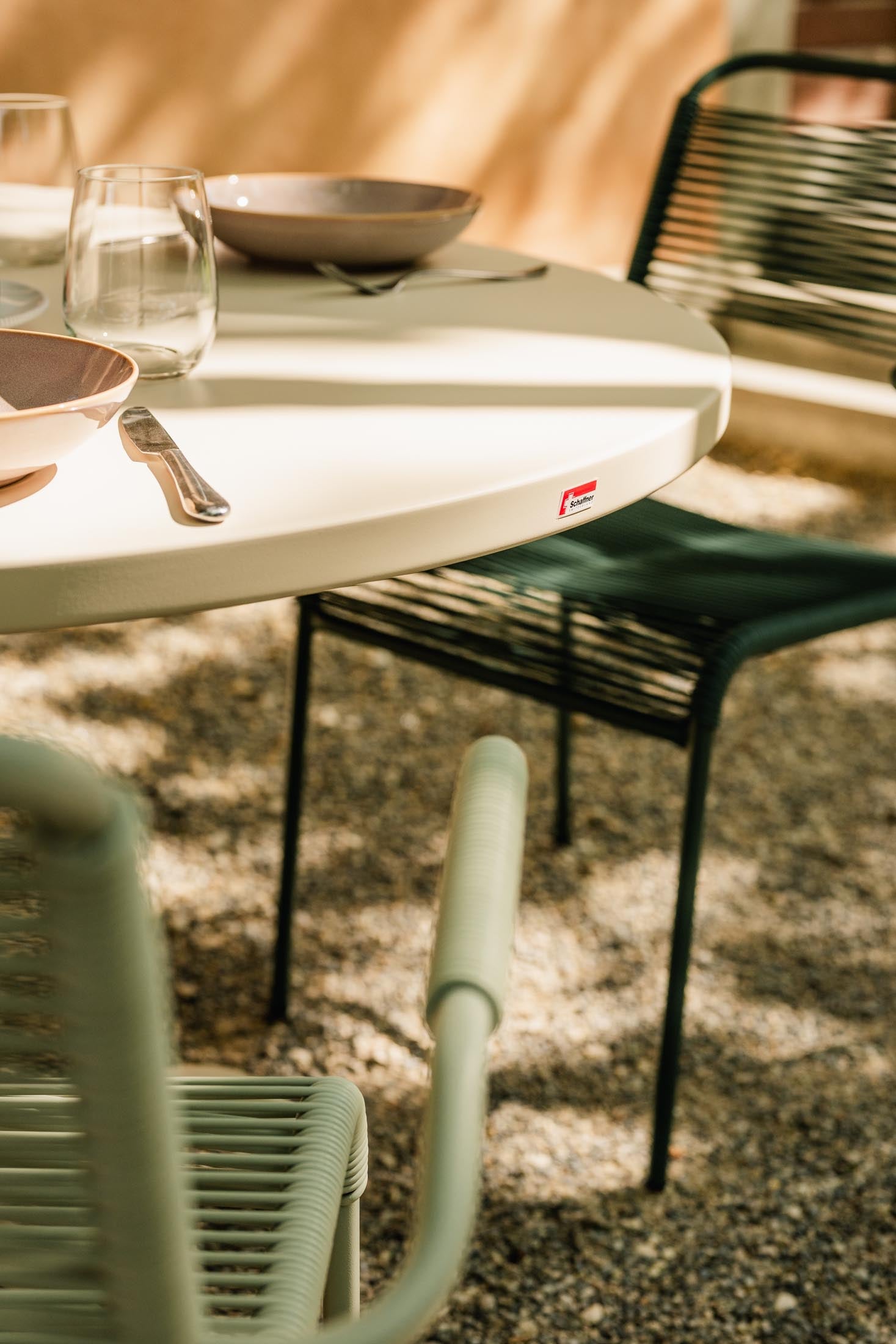 Säntis Metall-Gartentisch ø117 klappbar in Rot präsentiert im Onlineshop von KAQTU Design AG. Gartentisch ist von Schaffner