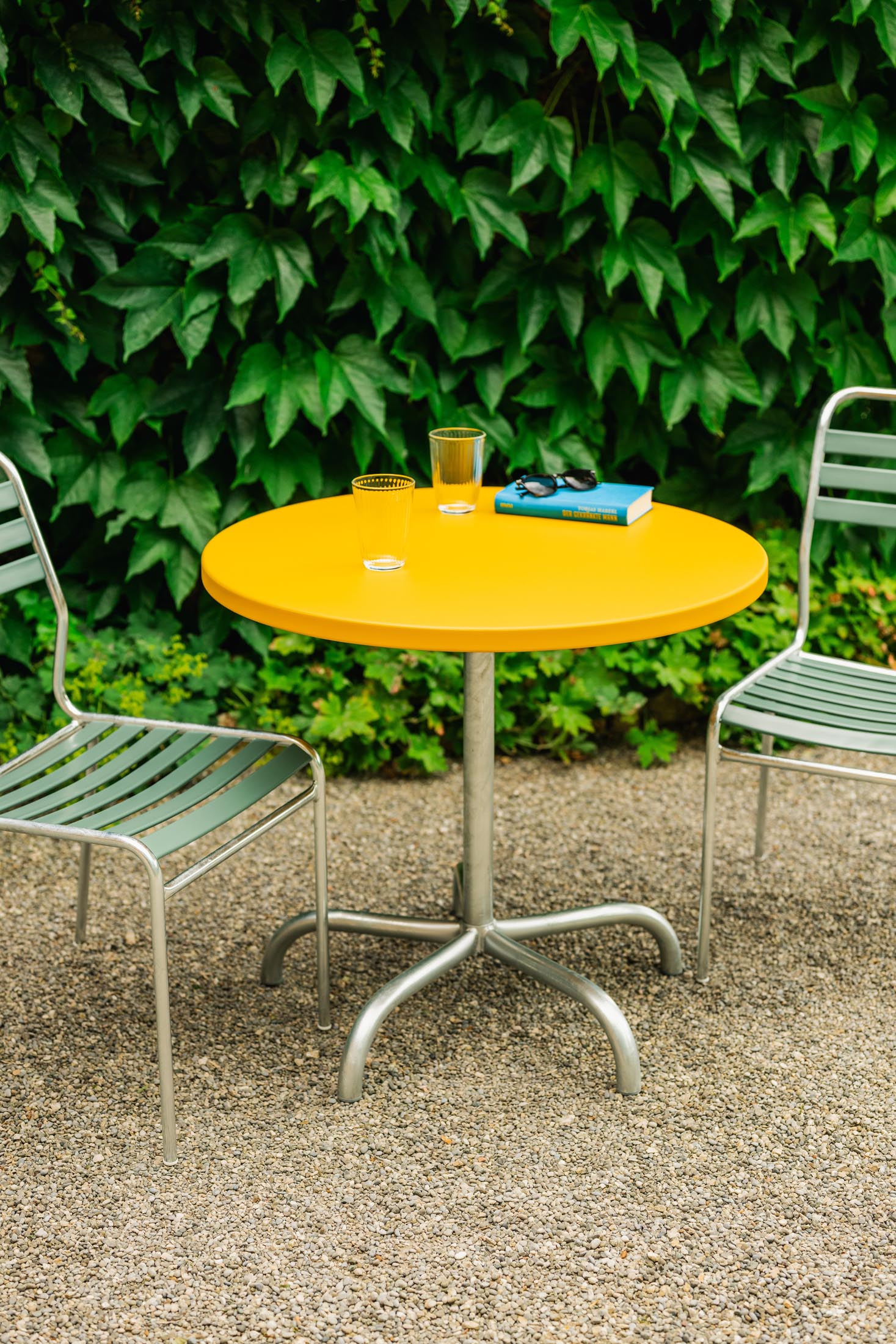 Säntis Metall-Gartentisch ø72 klappbar in Ahornrot präsentiert im Onlineshop von KAQTU Design AG. Gartentisch ist von Schaffner