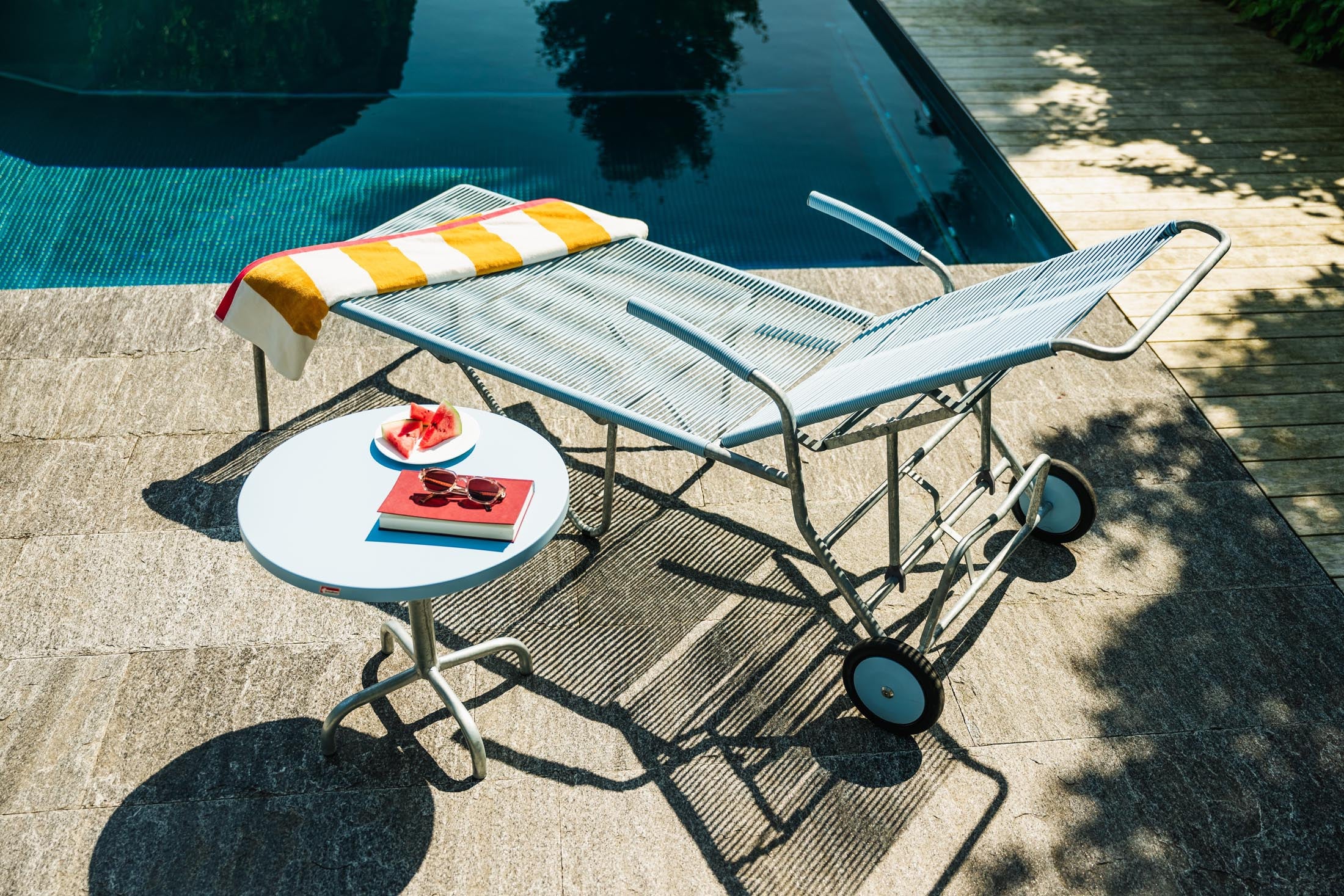 Hochwertiger Säntis Metall-Beistelltisch Outdoor ø54/50 von Schaffner – wetterfest, robust, platzsparend, Swiss Made, perfekt für Garten und Terrasse.